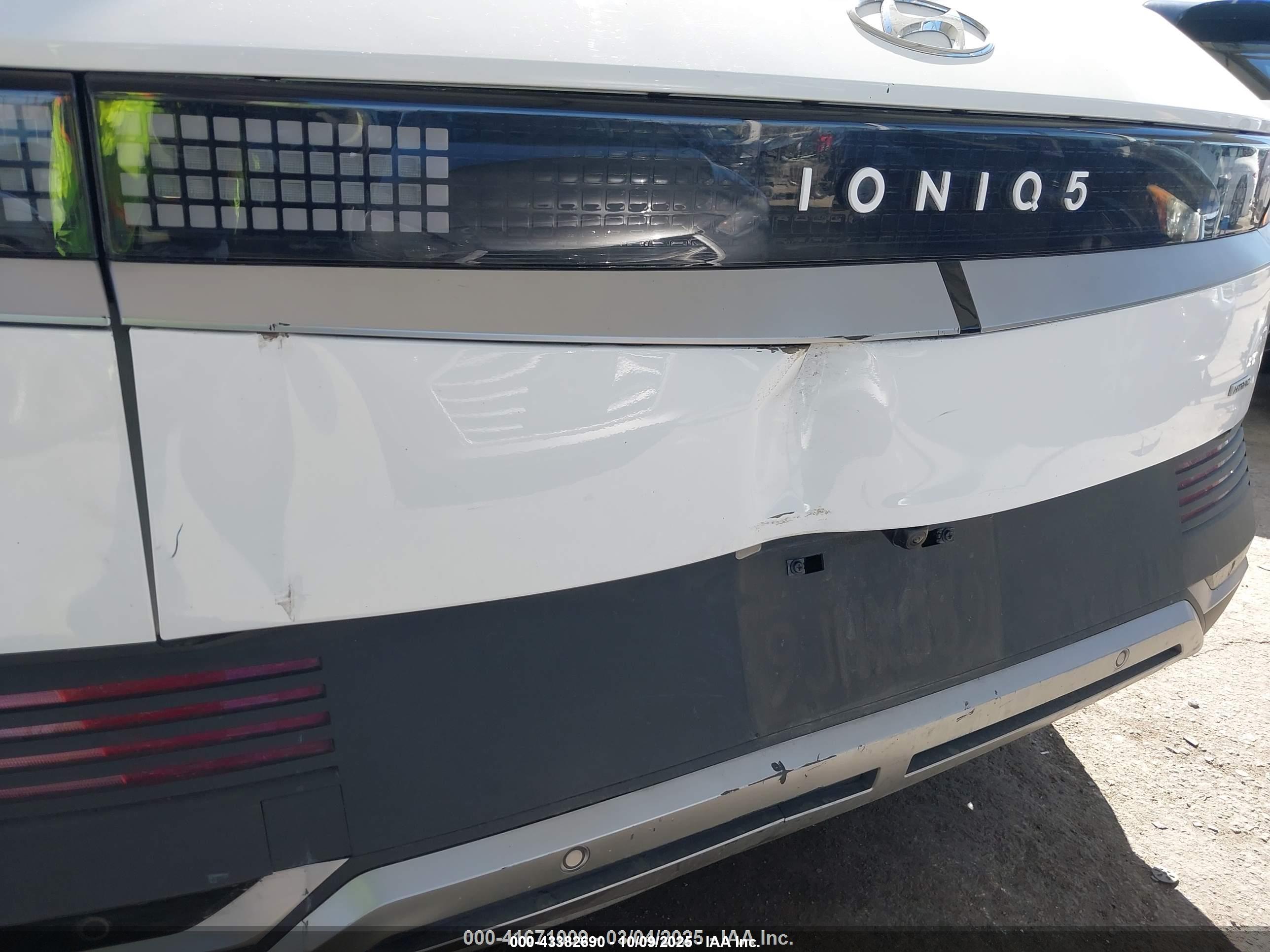 HYUNDAI IONIQ image 6