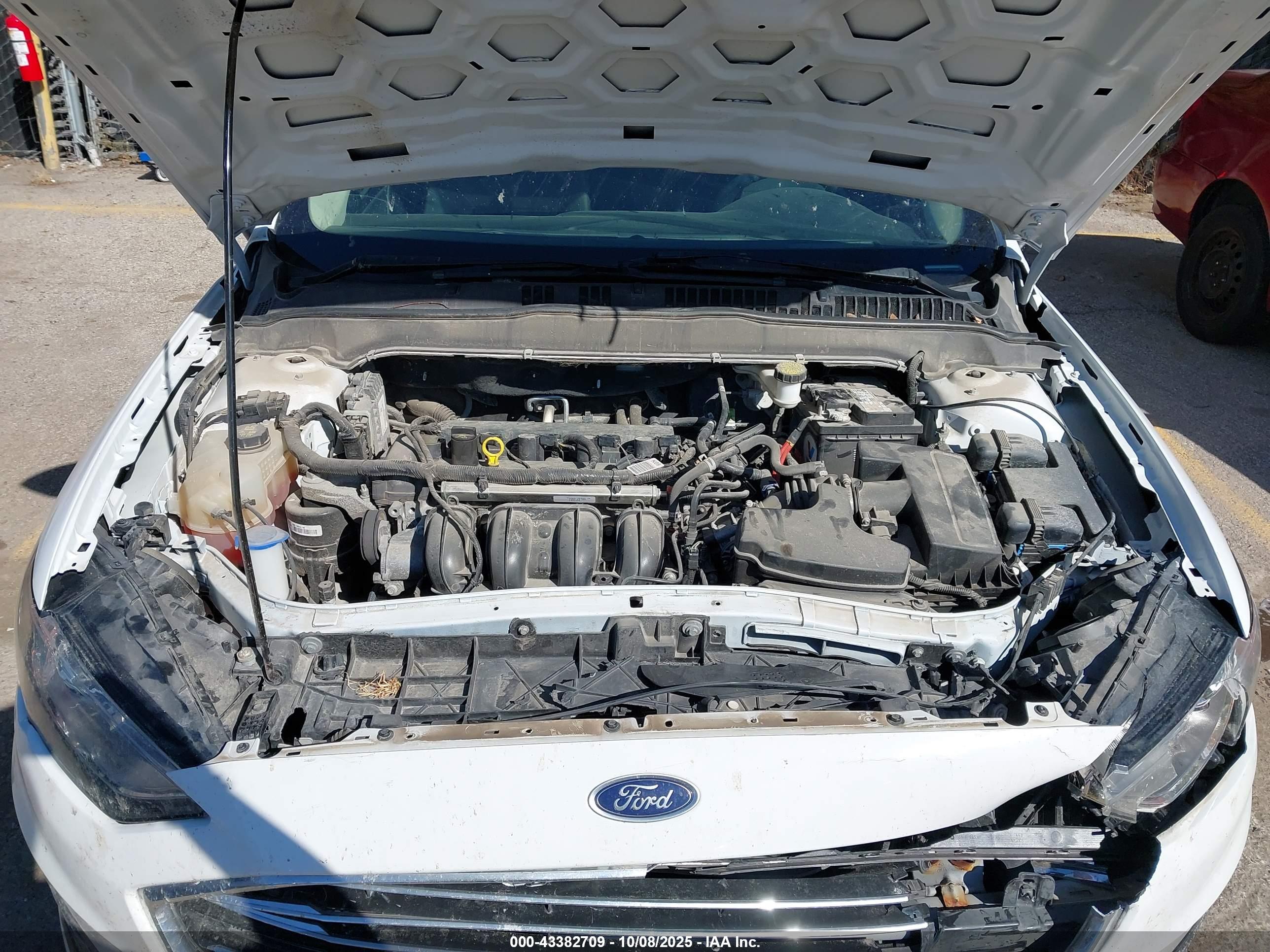 FORD FUSION image 10