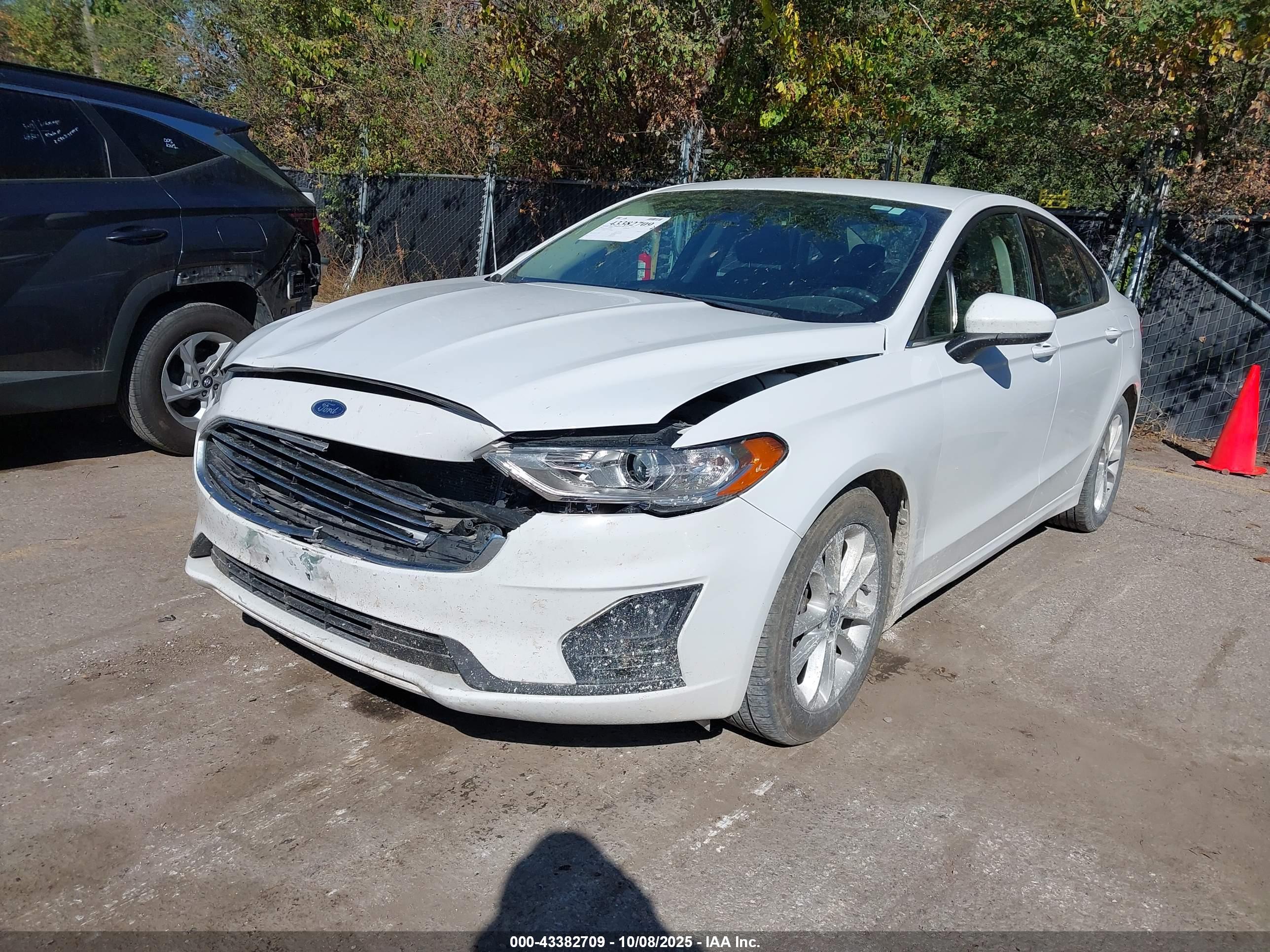 FORD FUSION image 2