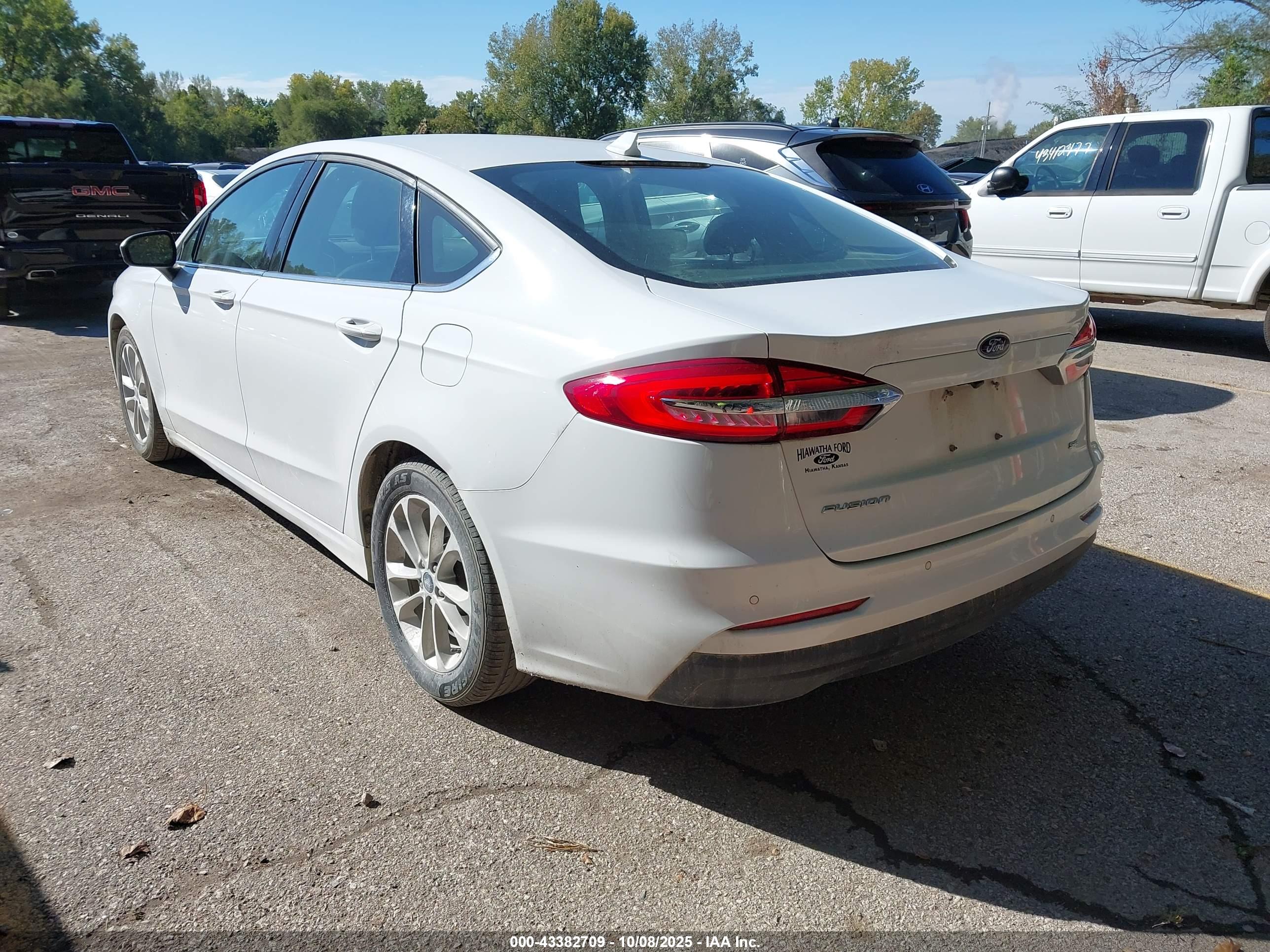 FORD FUSION image 3