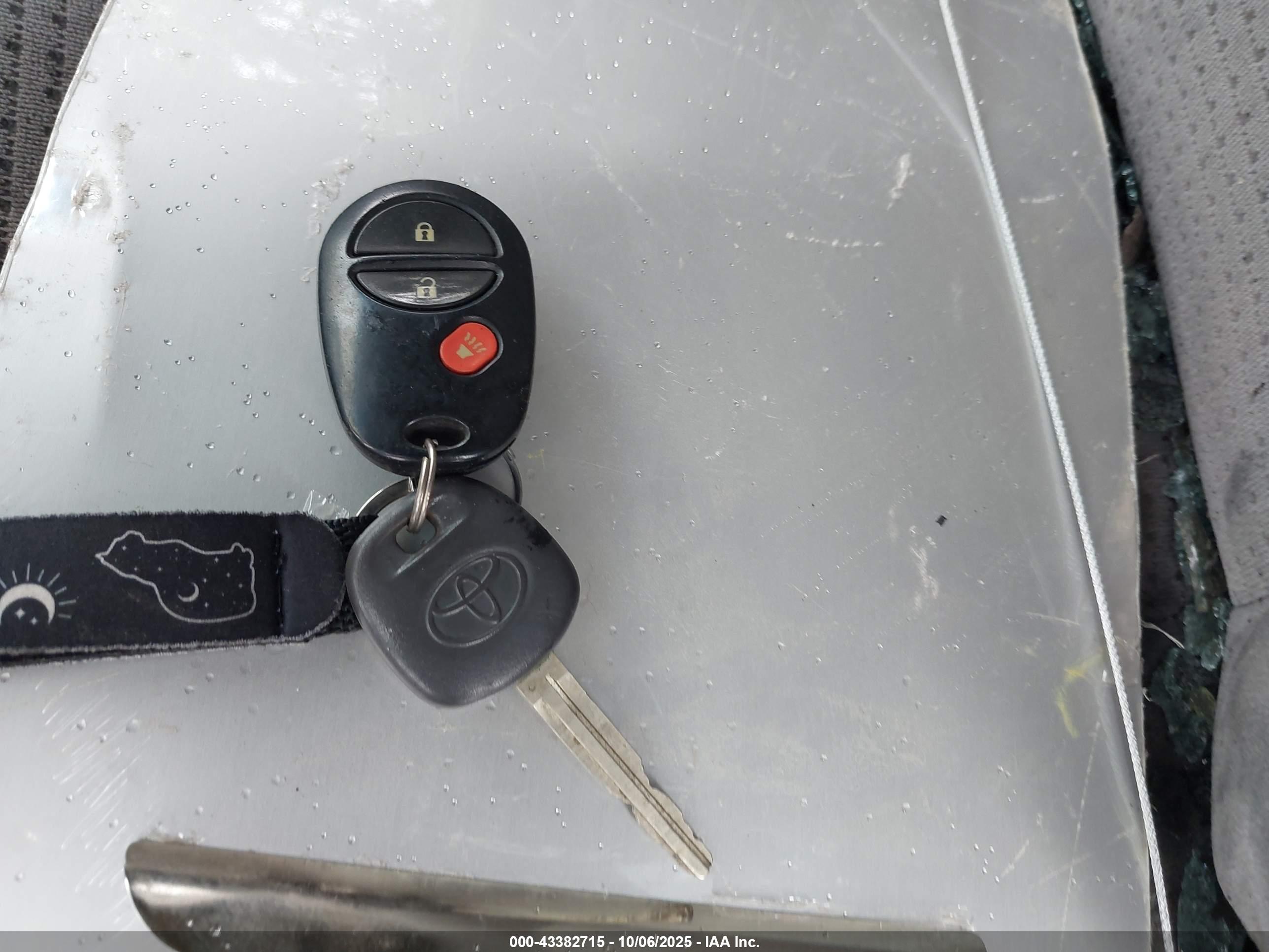 TOYOTA SIENNA image 11