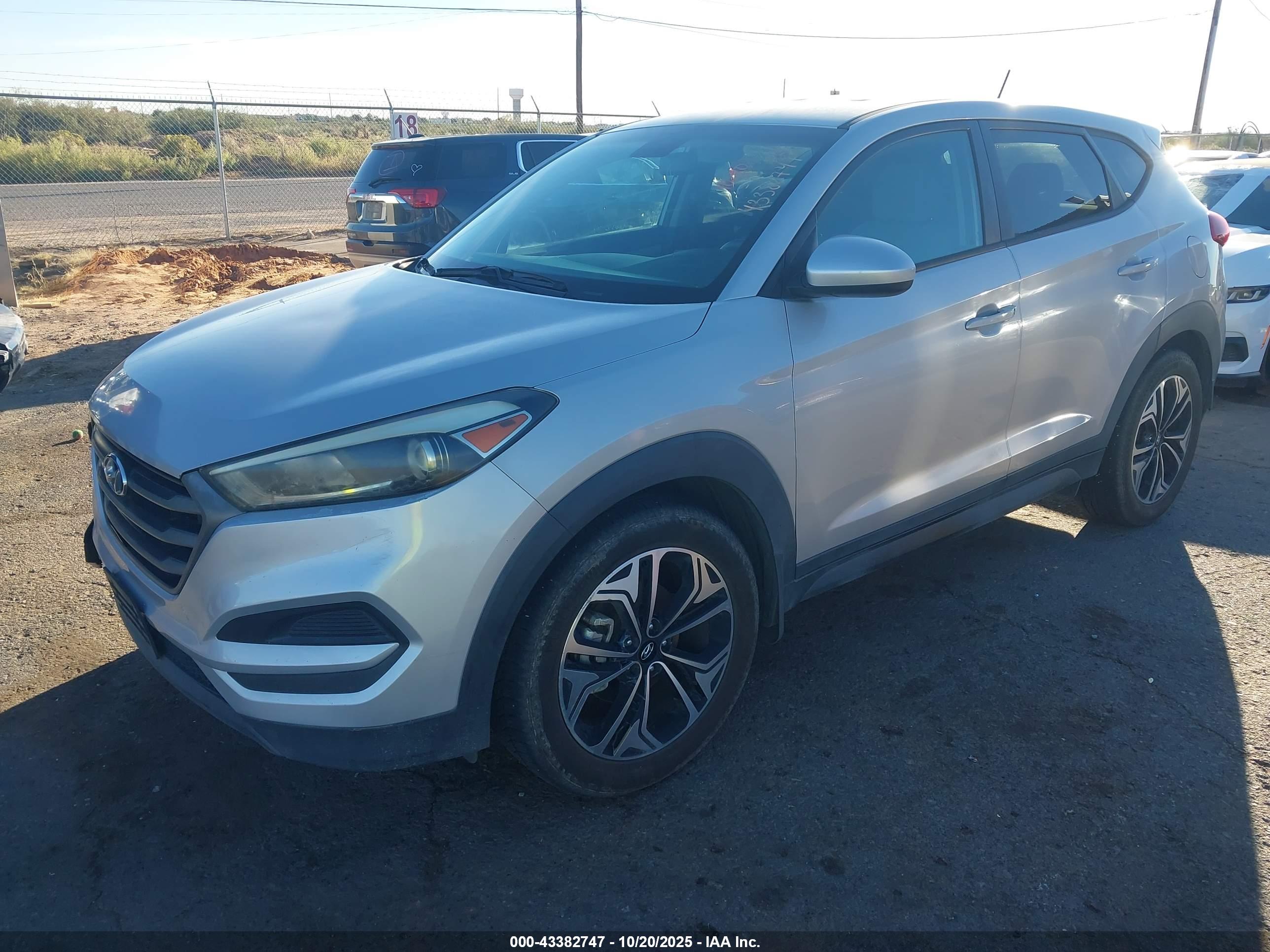 HYUNDAI TUCSON image 2