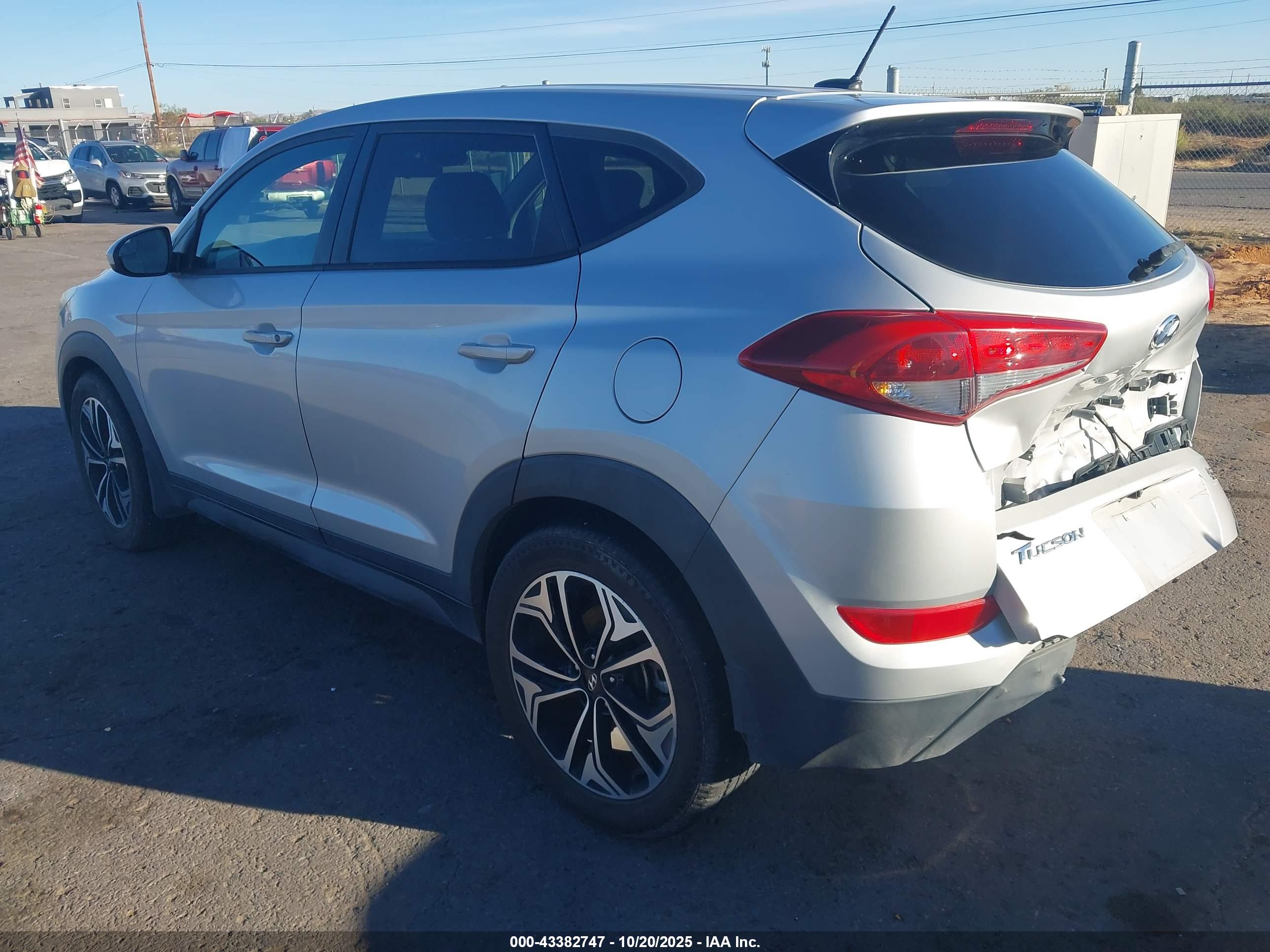 HYUNDAI TUCSON image 3