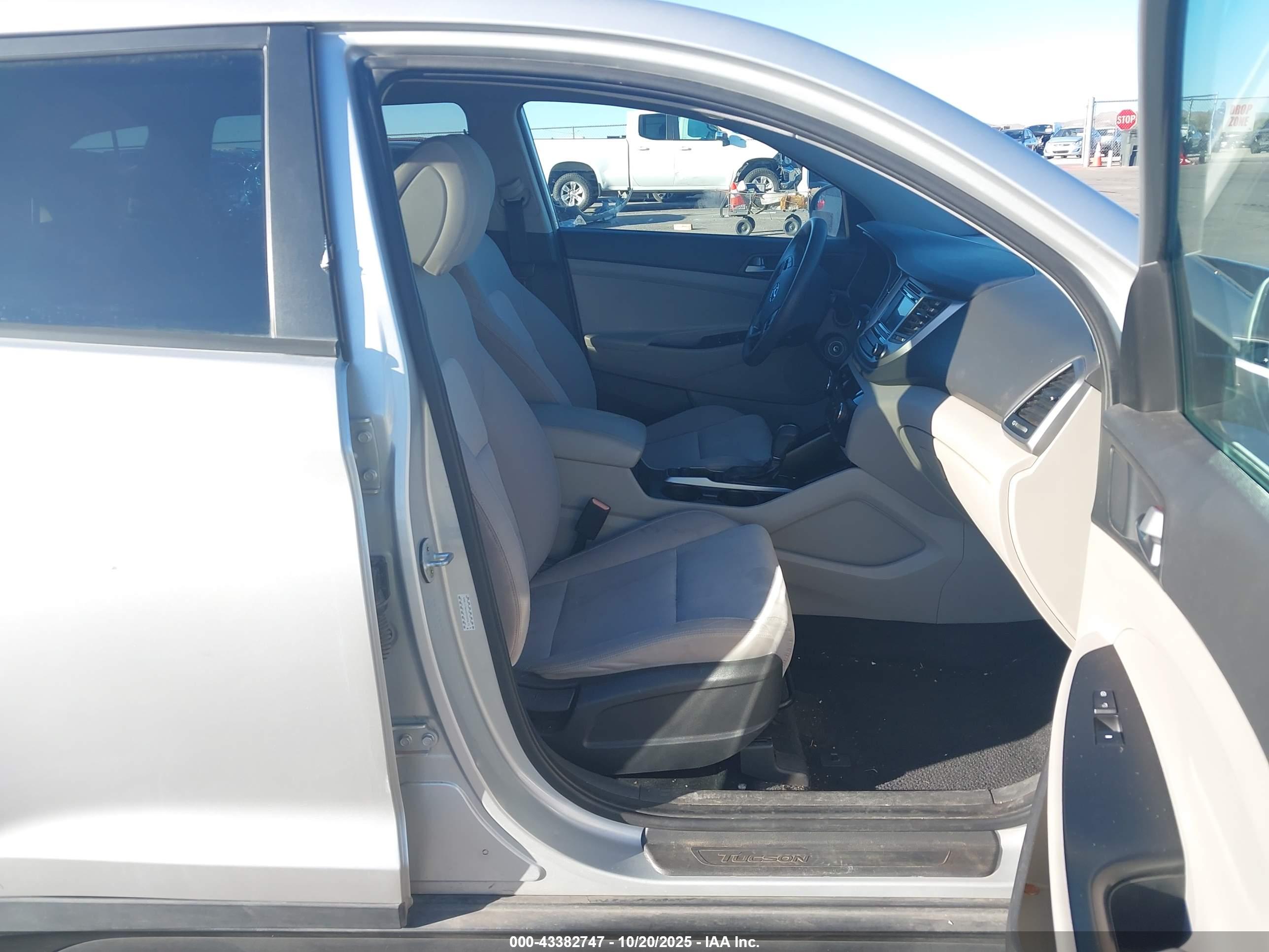 HYUNDAI TUCSON image 5