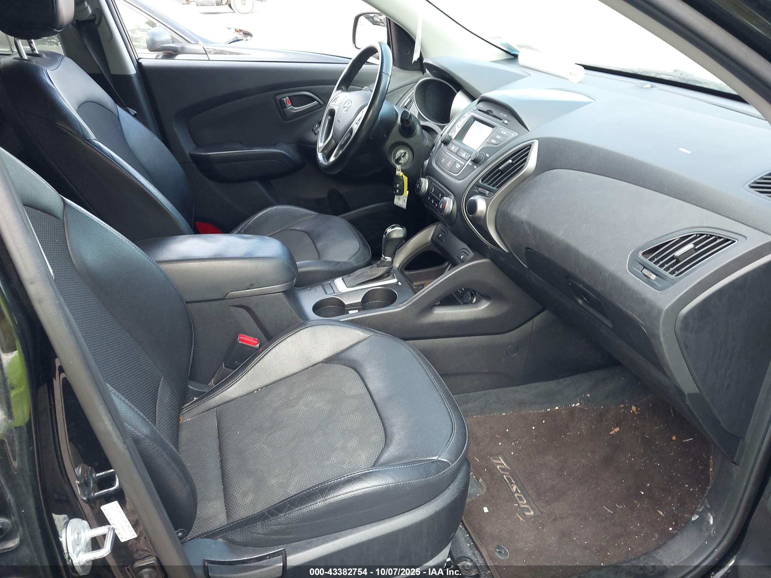 HYUNDAI TUCSON image 5
