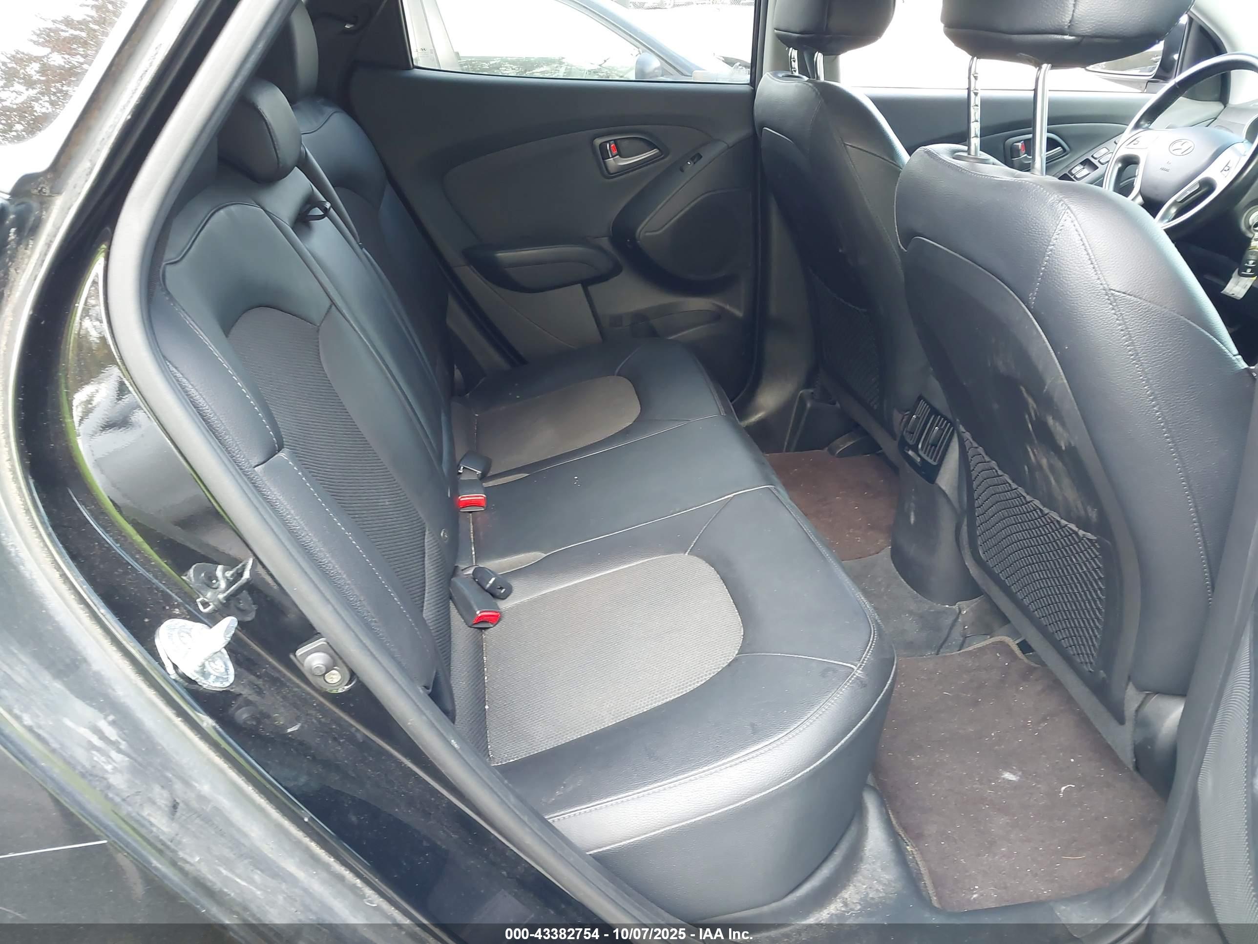 HYUNDAI TUCSON image 8