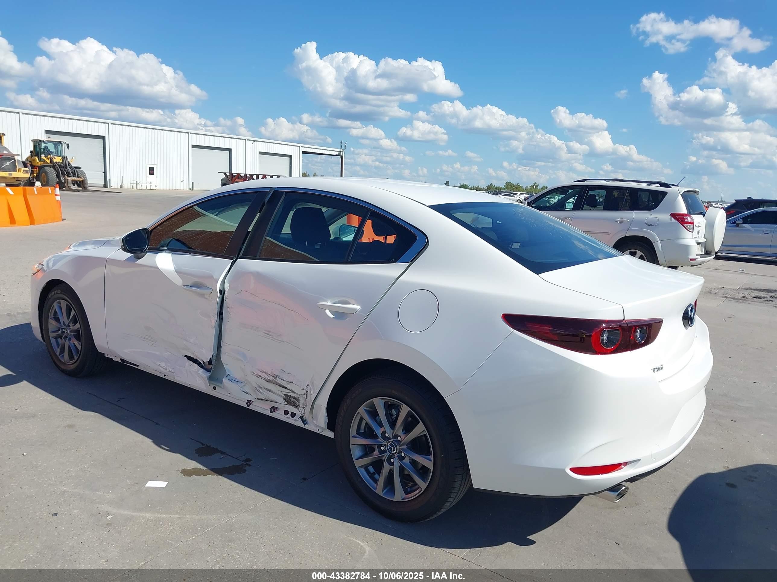 MAZDA MAZDA3 image 3