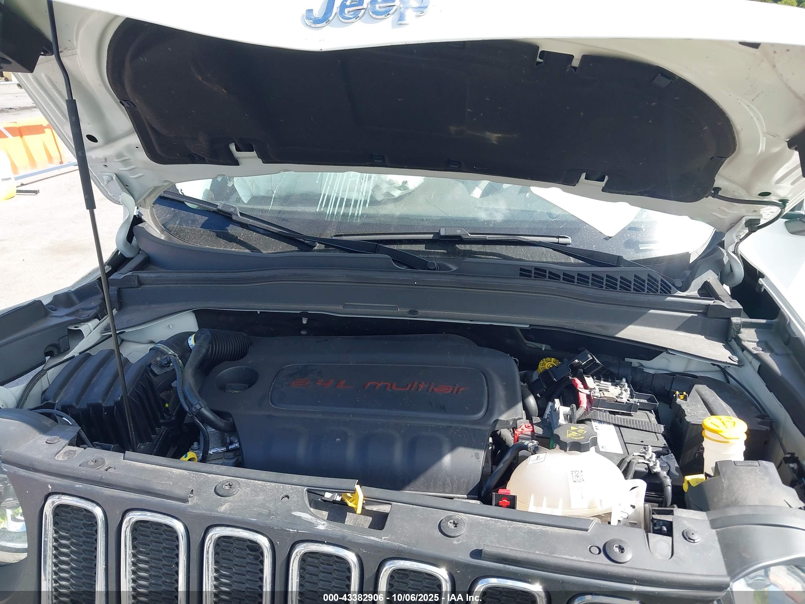 JEEP RENEGADE image 10