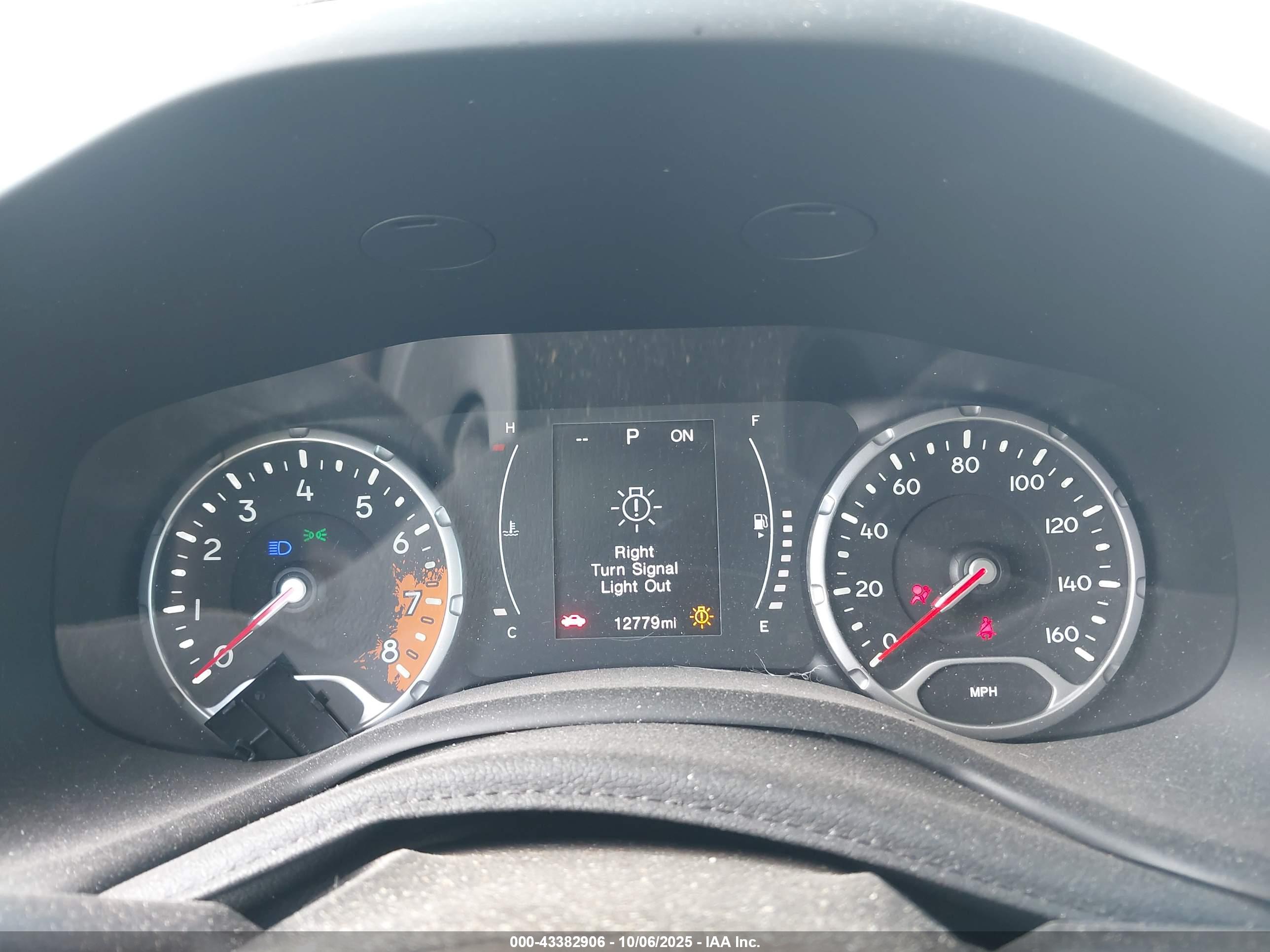 JEEP RENEGADE image 7