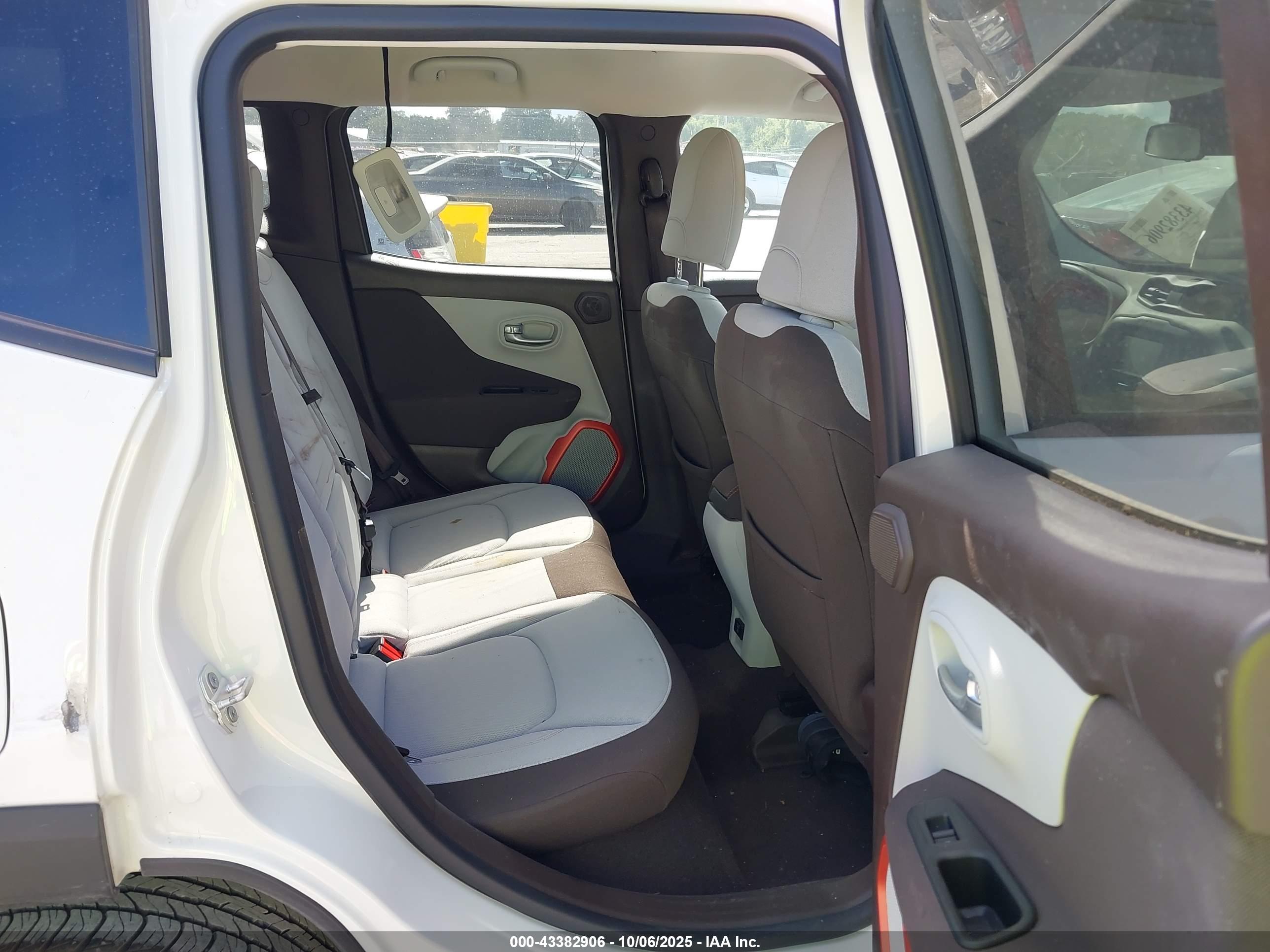 JEEP RENEGADE image 8