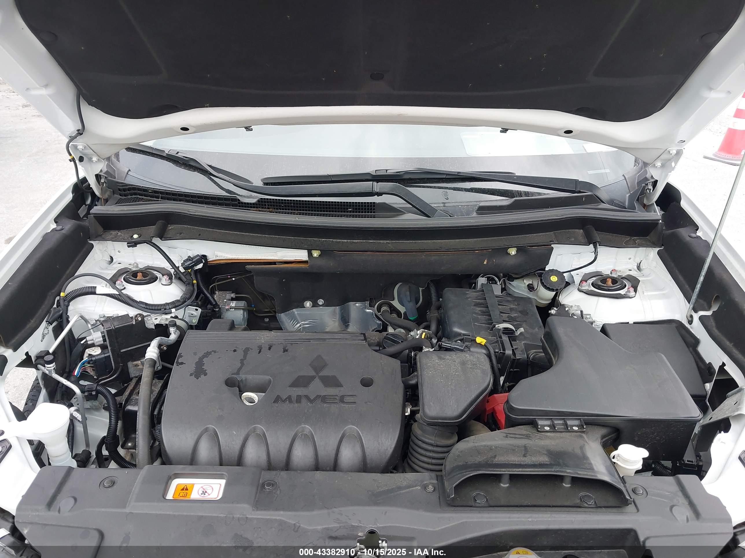 MITSUBISHI OUTLANDER image 10