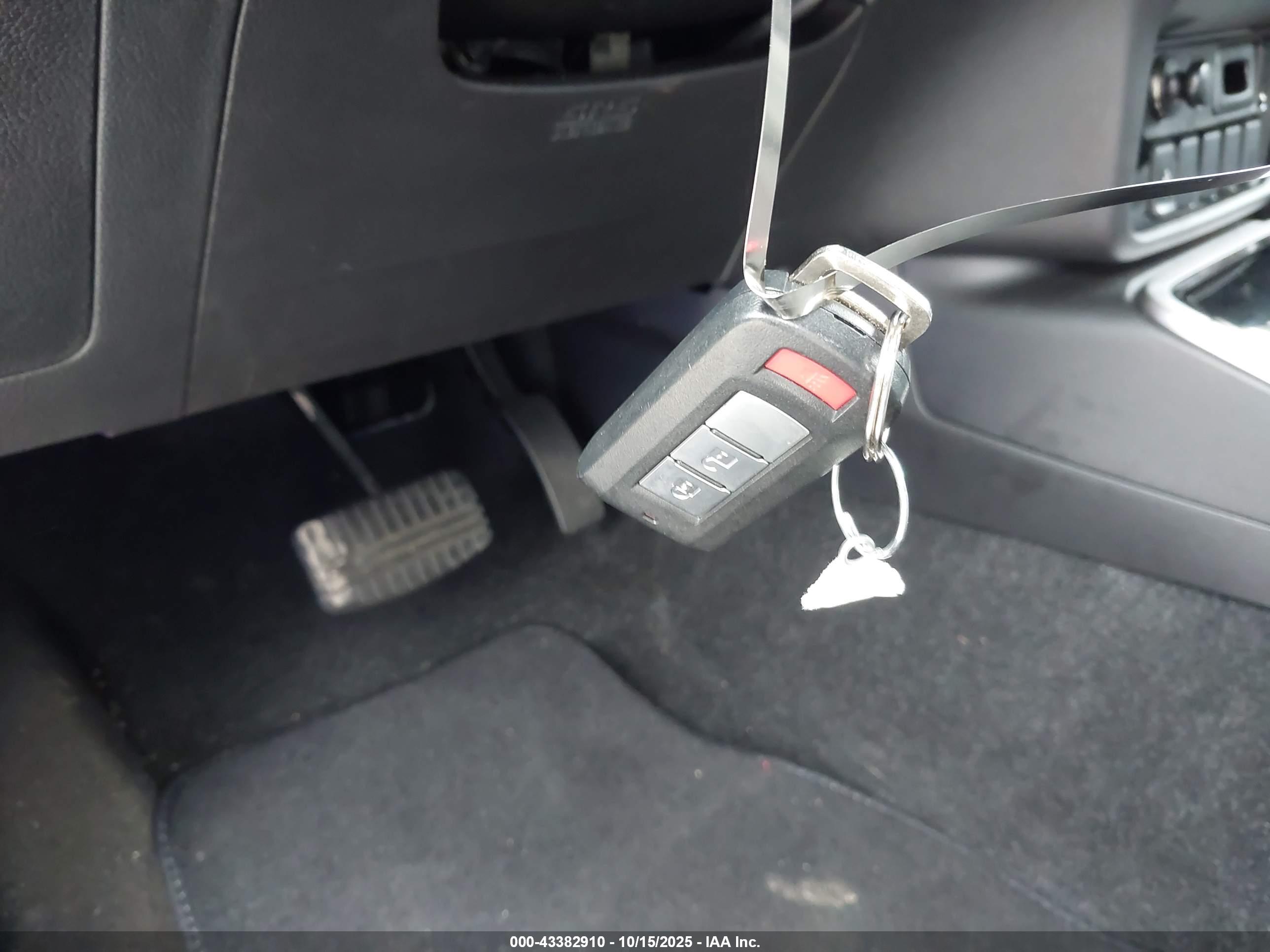 MITSUBISHI OUTLANDER image 11
