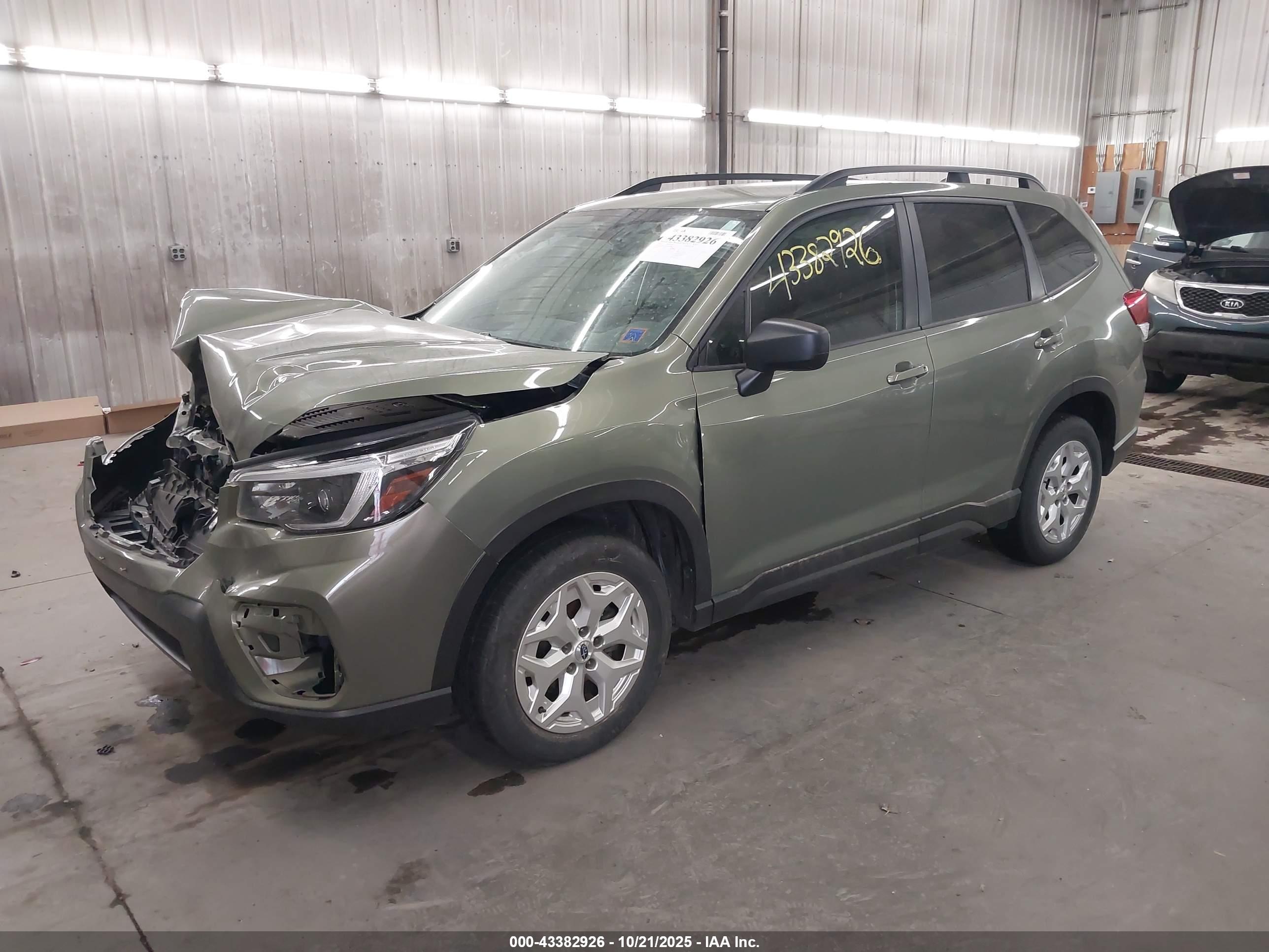 SUBARU FORESTER image 2