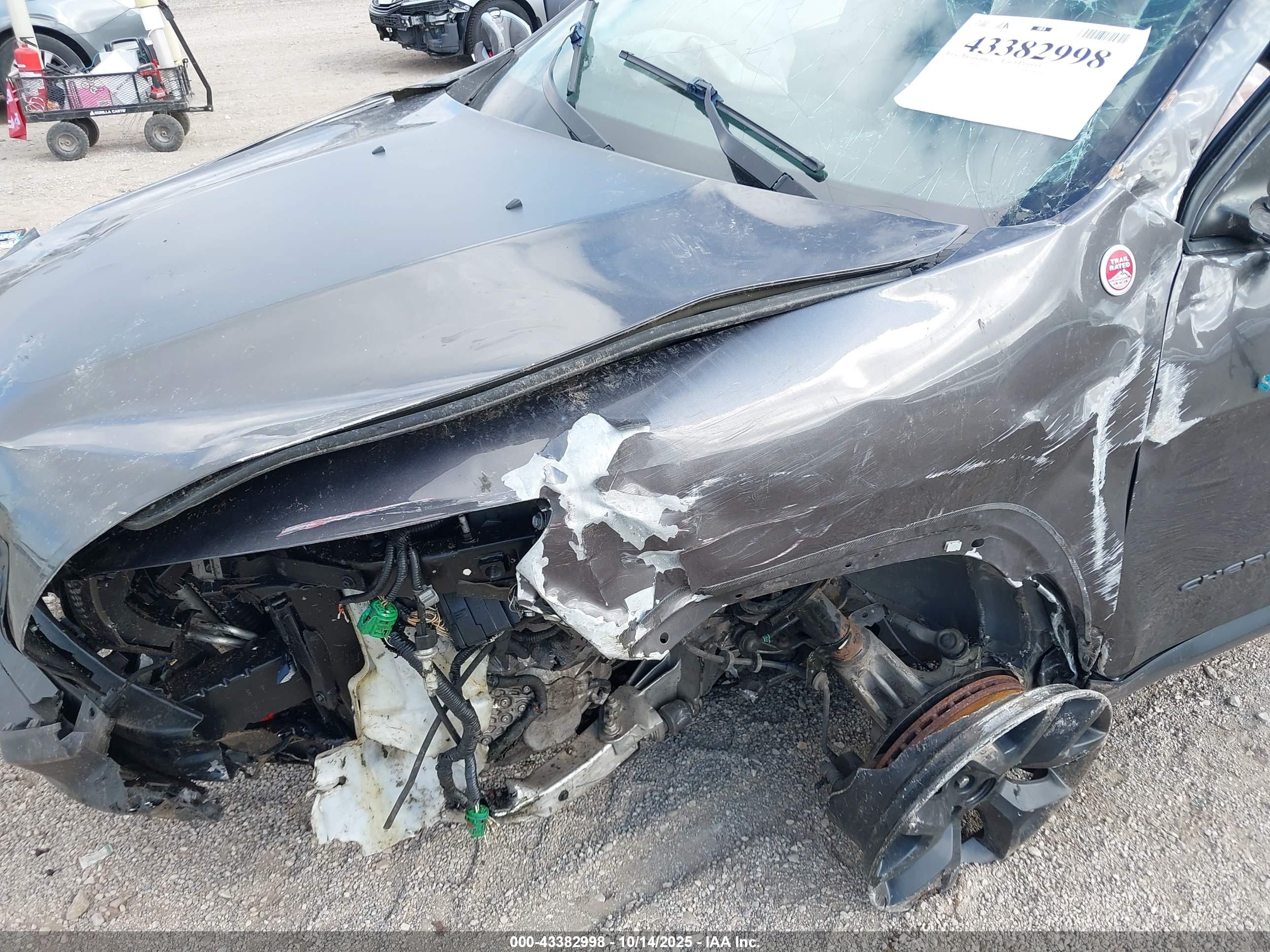 JEEP CHEROKEE image 6