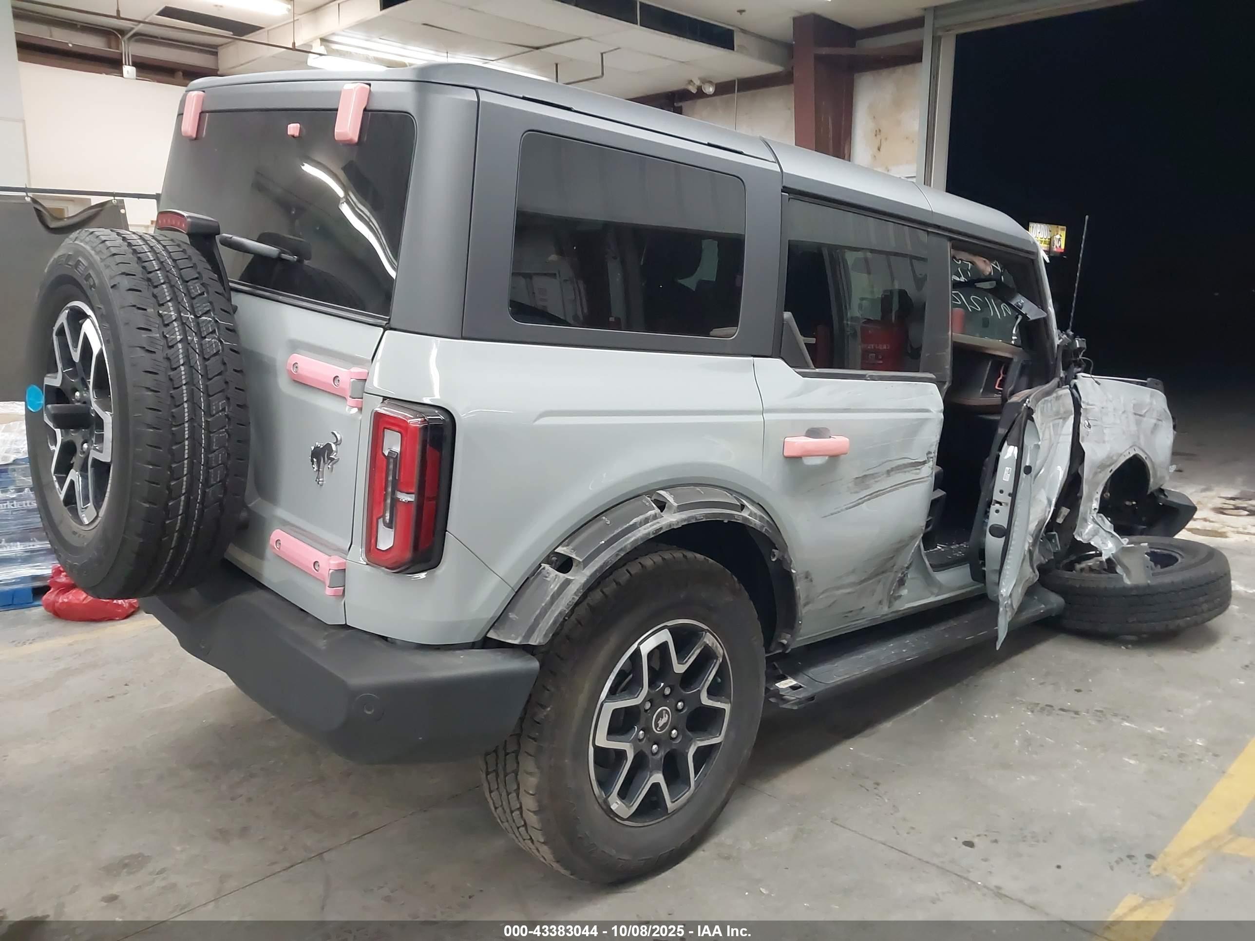 FORD BRONCO image 4