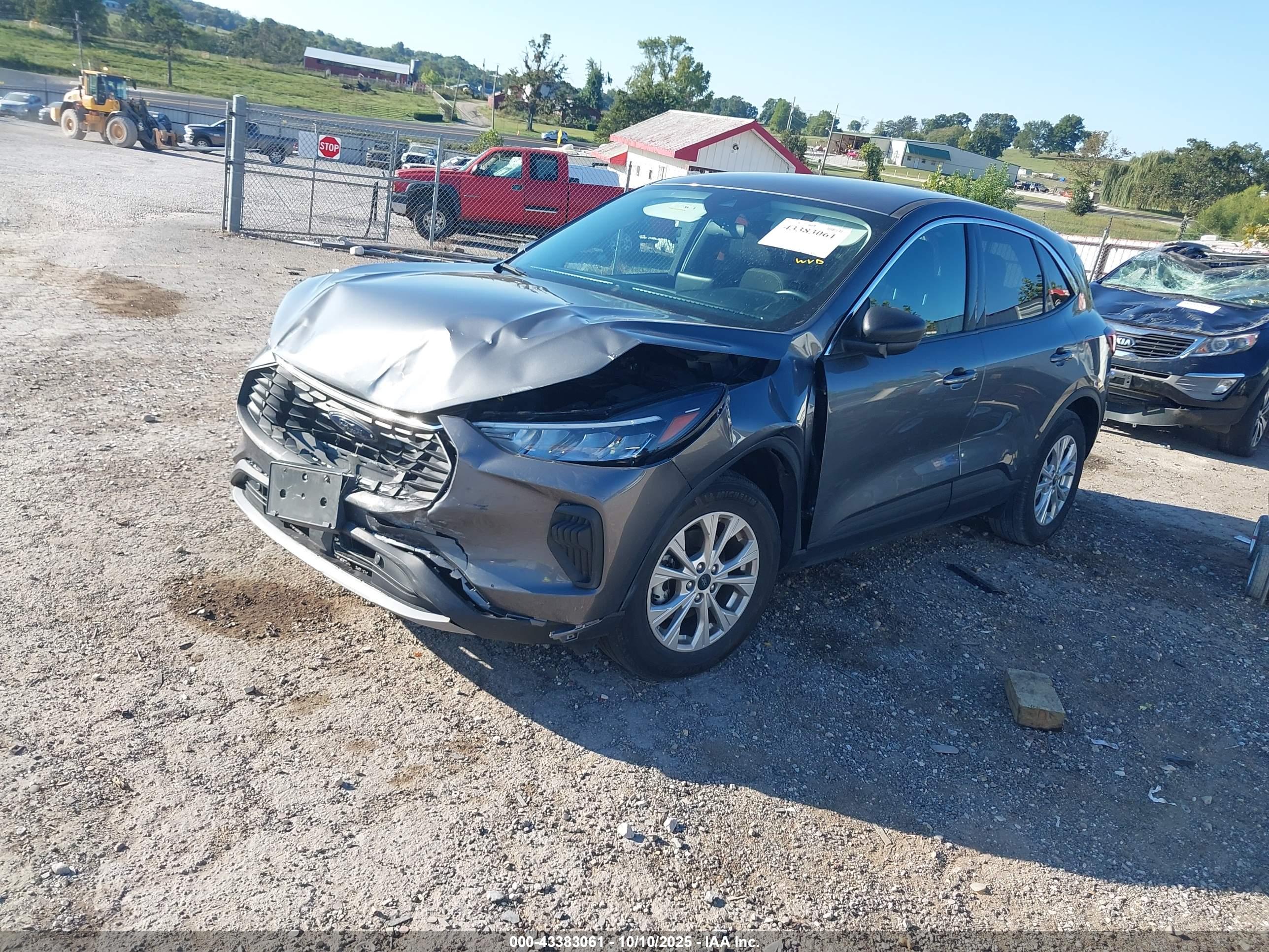 FORD ESCAPE image 2