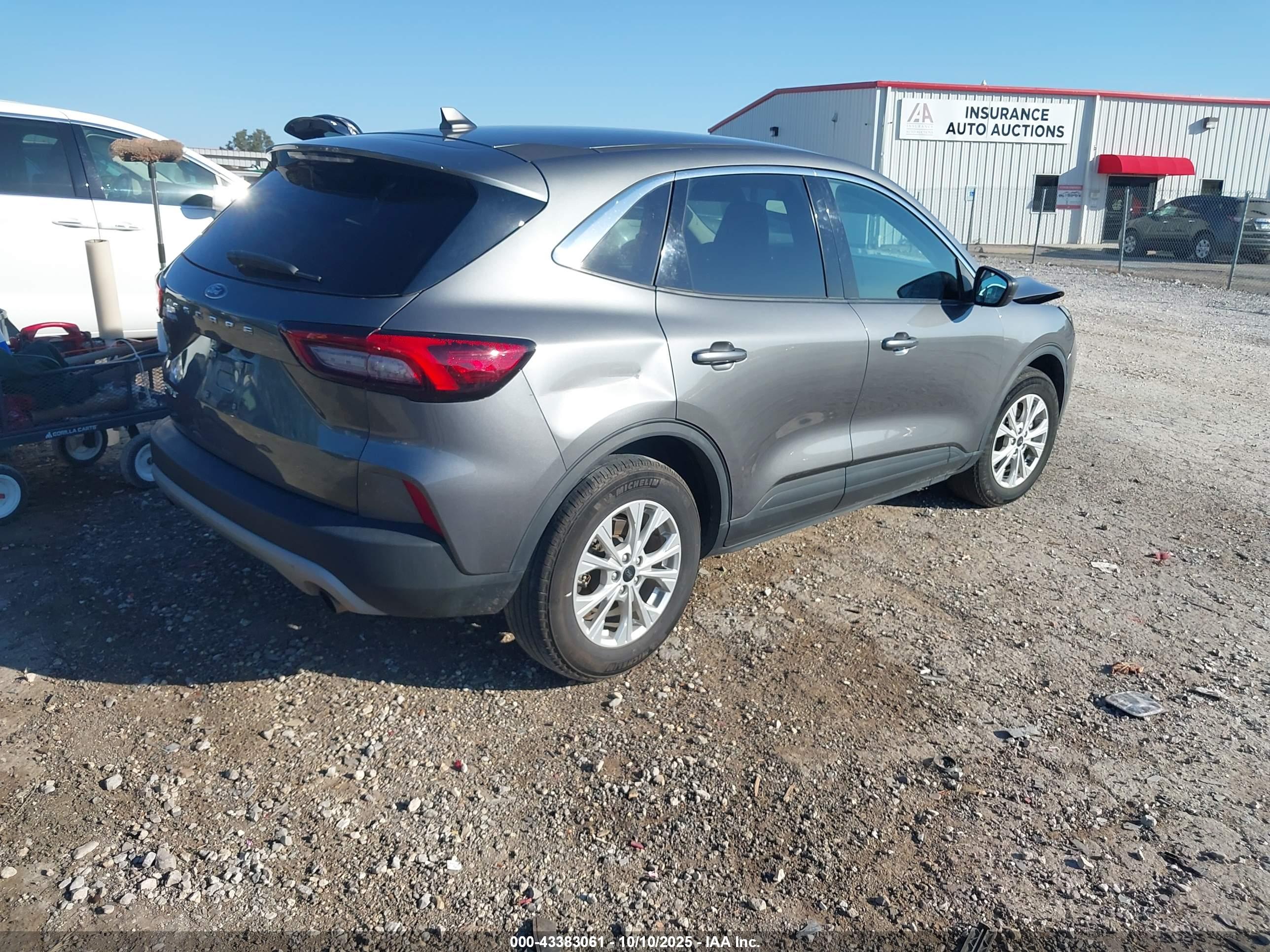 FORD ESCAPE image 4