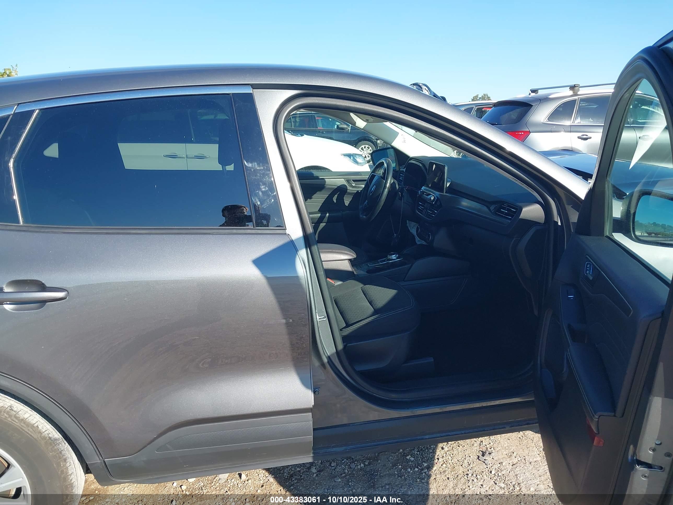 FORD ESCAPE image 5