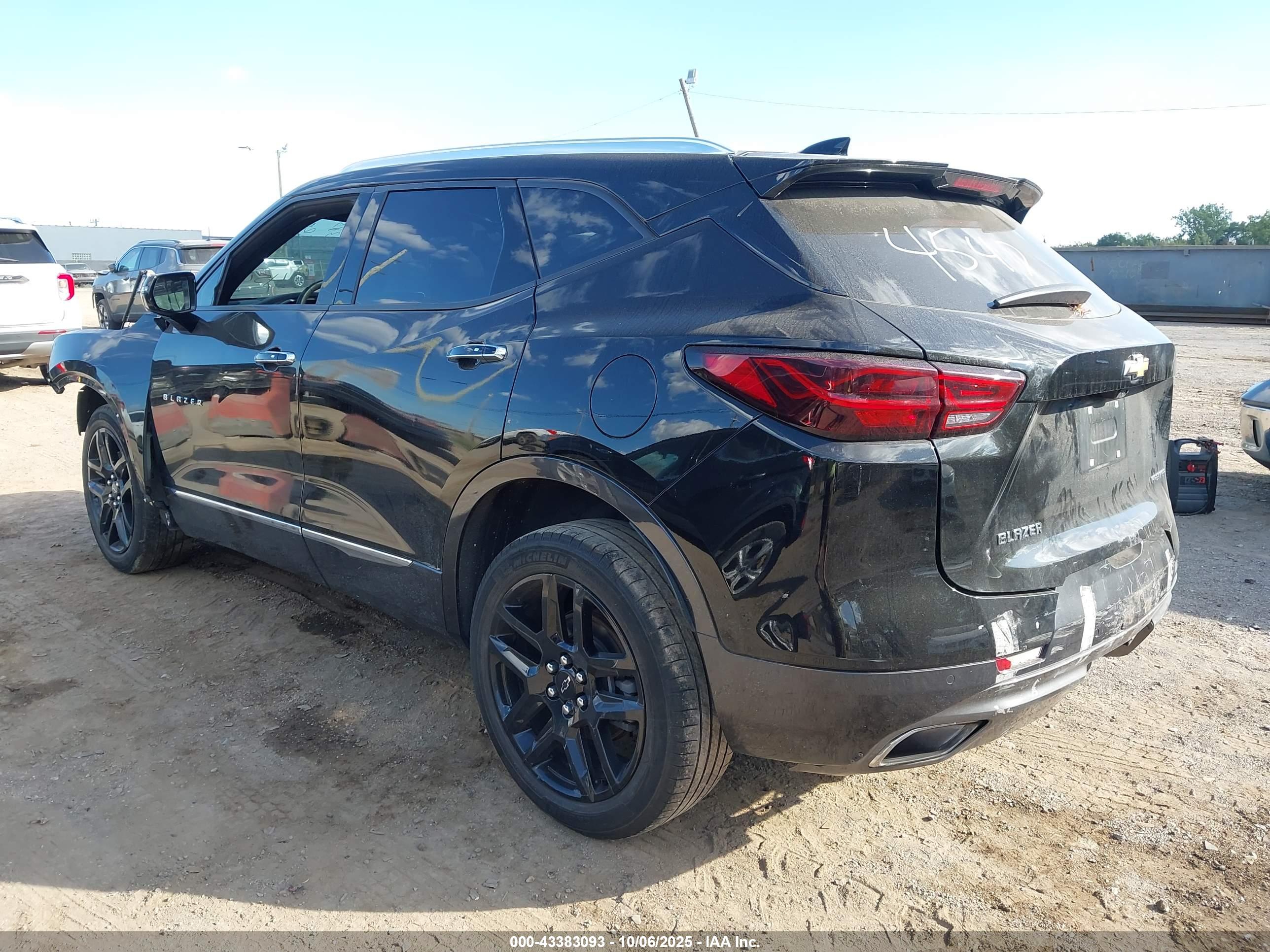 CHEVROLET BLAZER image 3