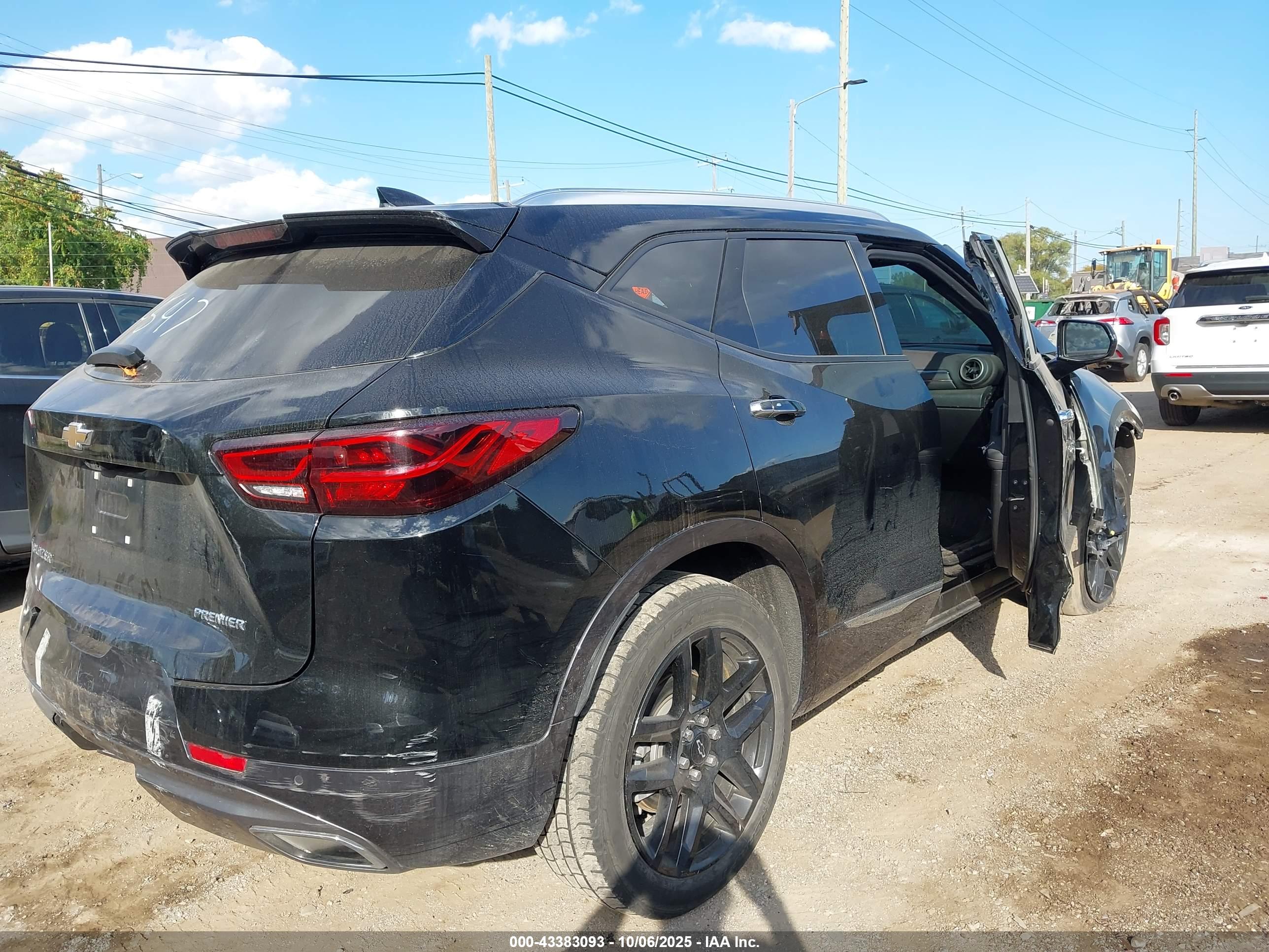 CHEVROLET BLAZER image 4