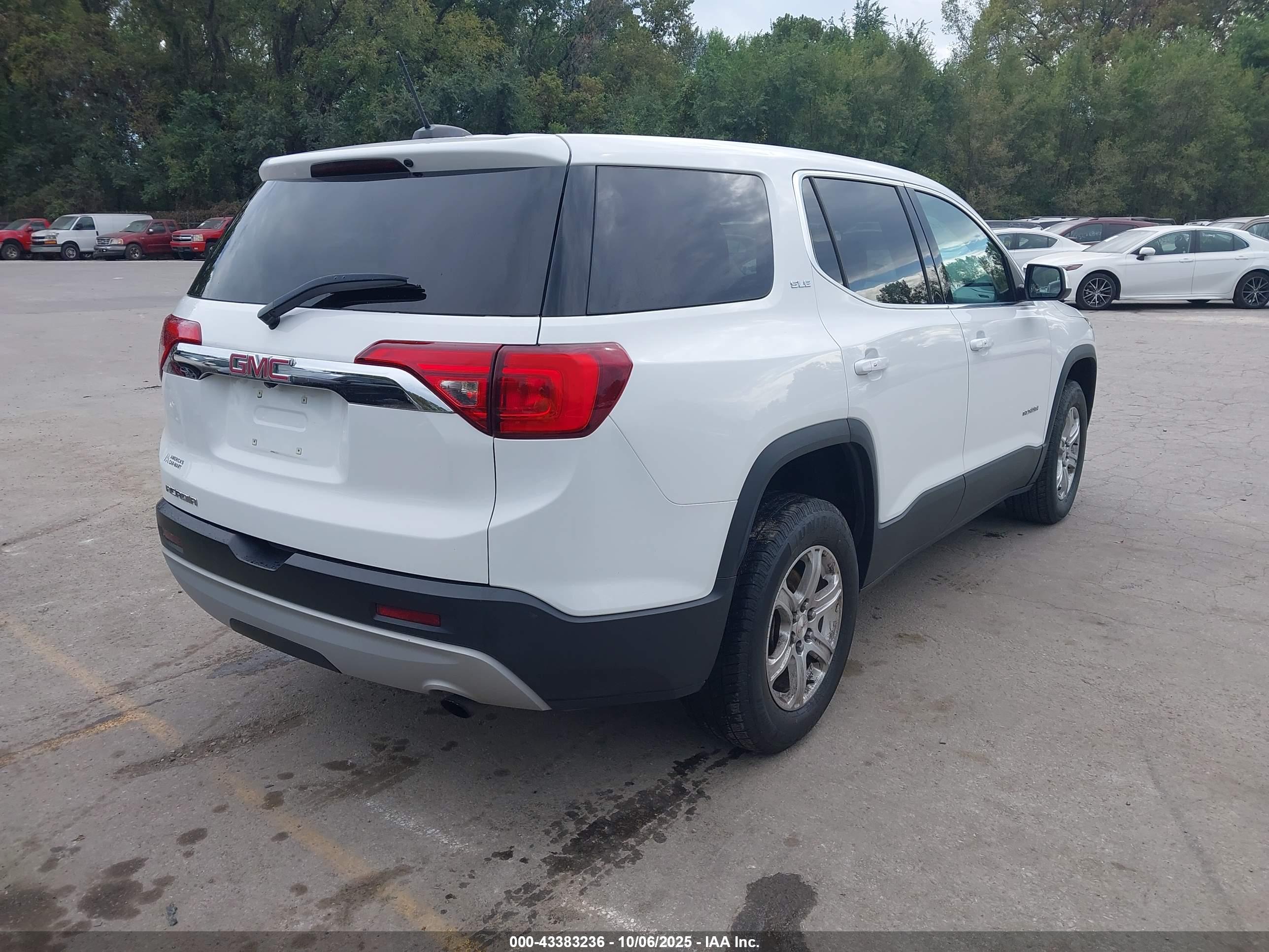 GMC ACADIA image 4