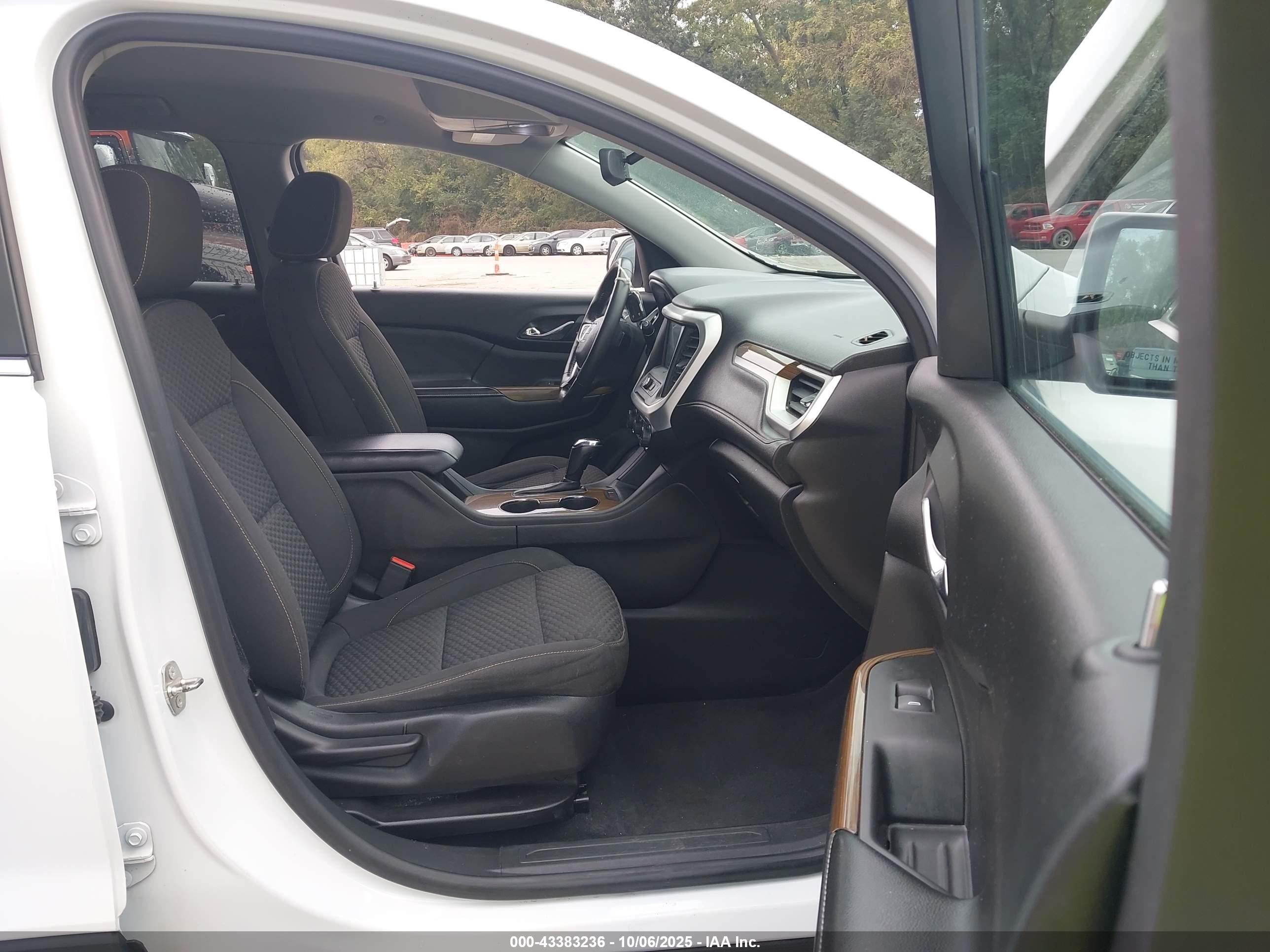 GMC ACADIA image 5
