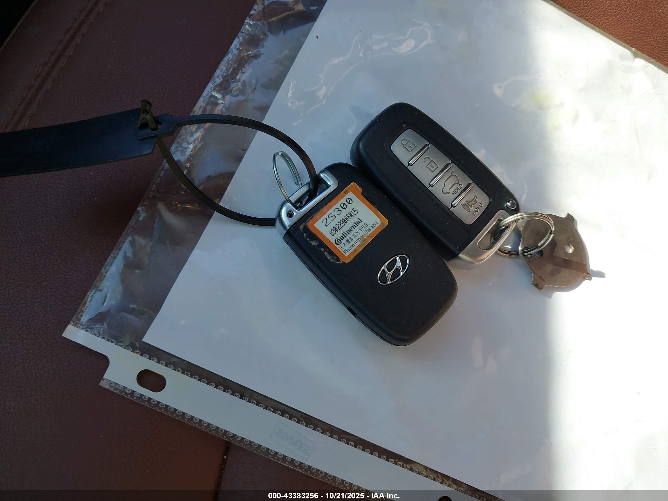 HYUNDAI TUCSON image 11