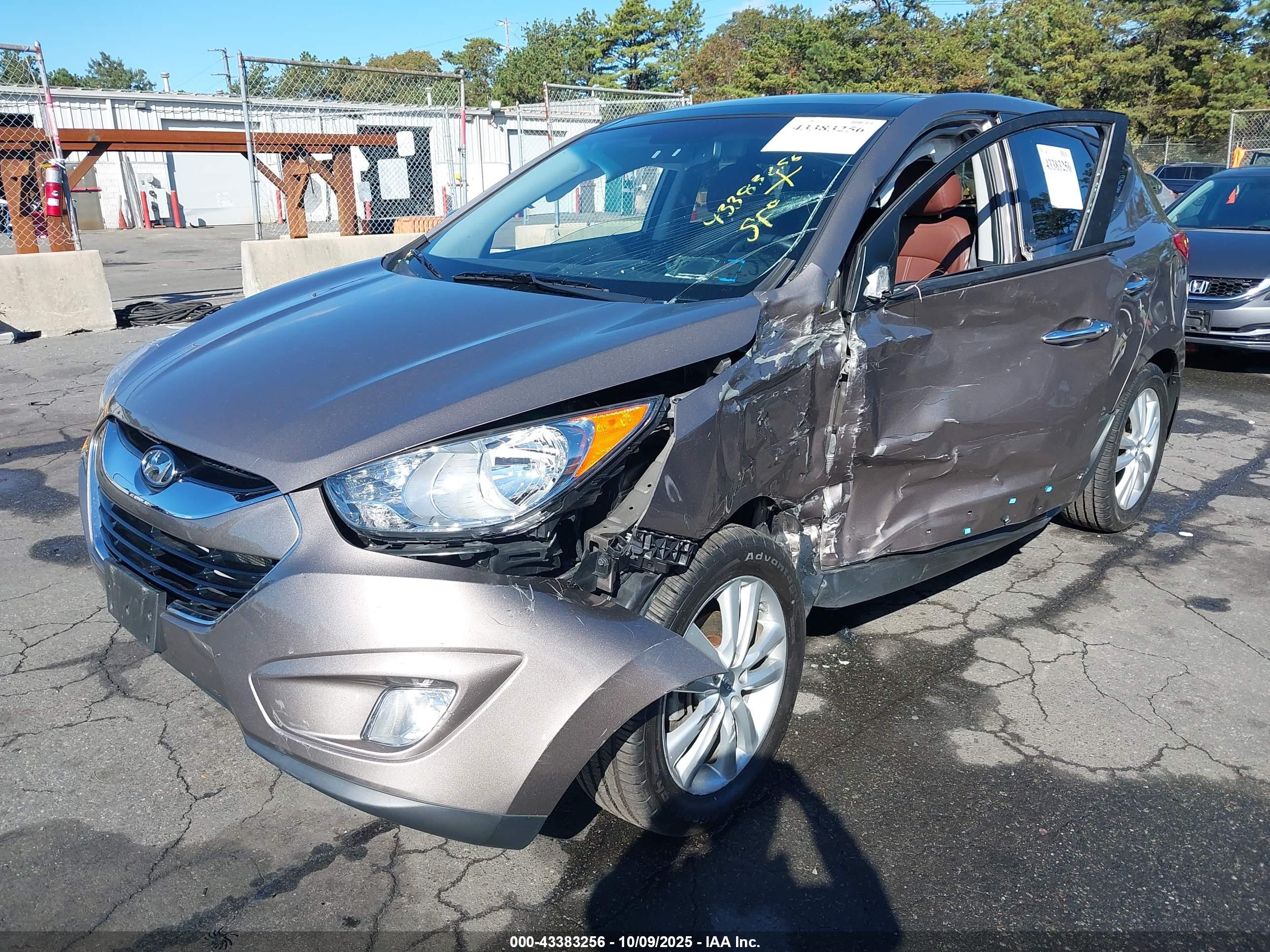 HYUNDAI TUCSON image 2