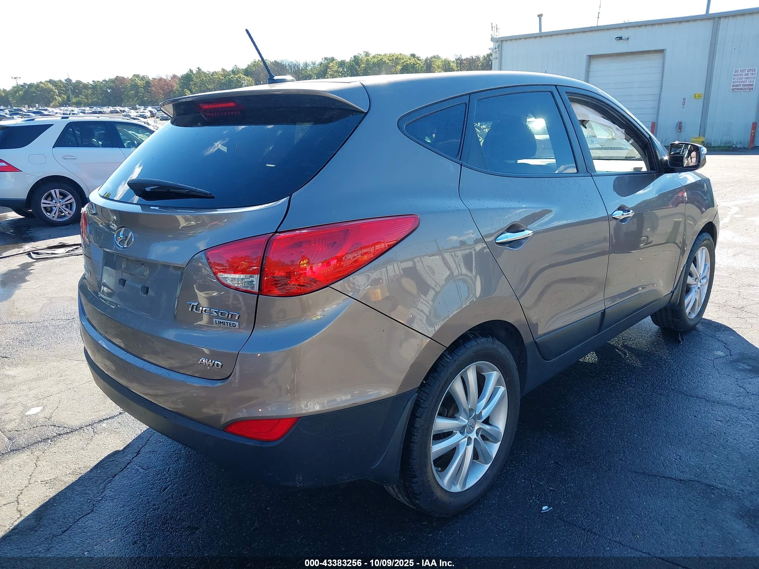 HYUNDAI TUCSON image 4