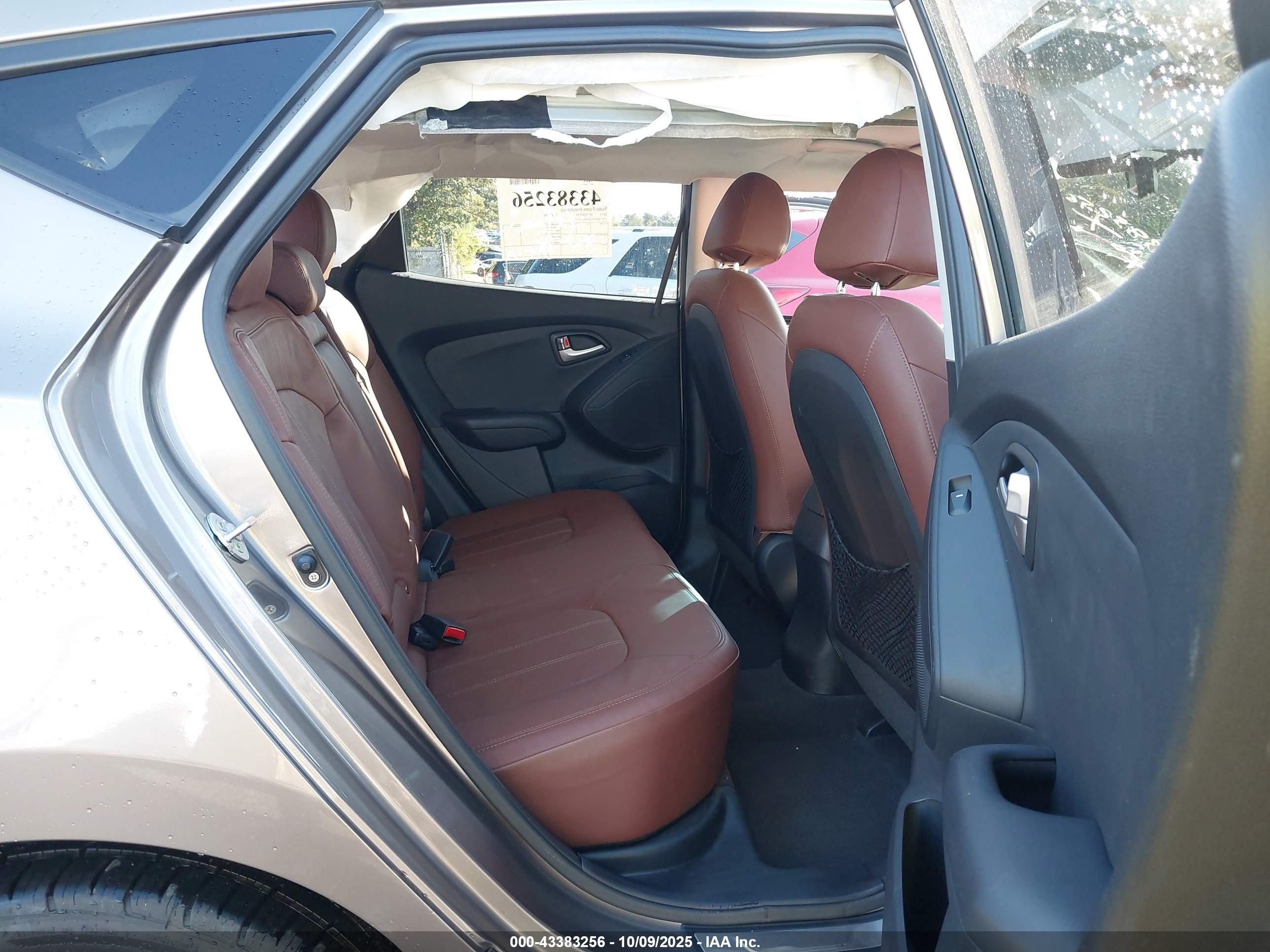 HYUNDAI TUCSON image 8