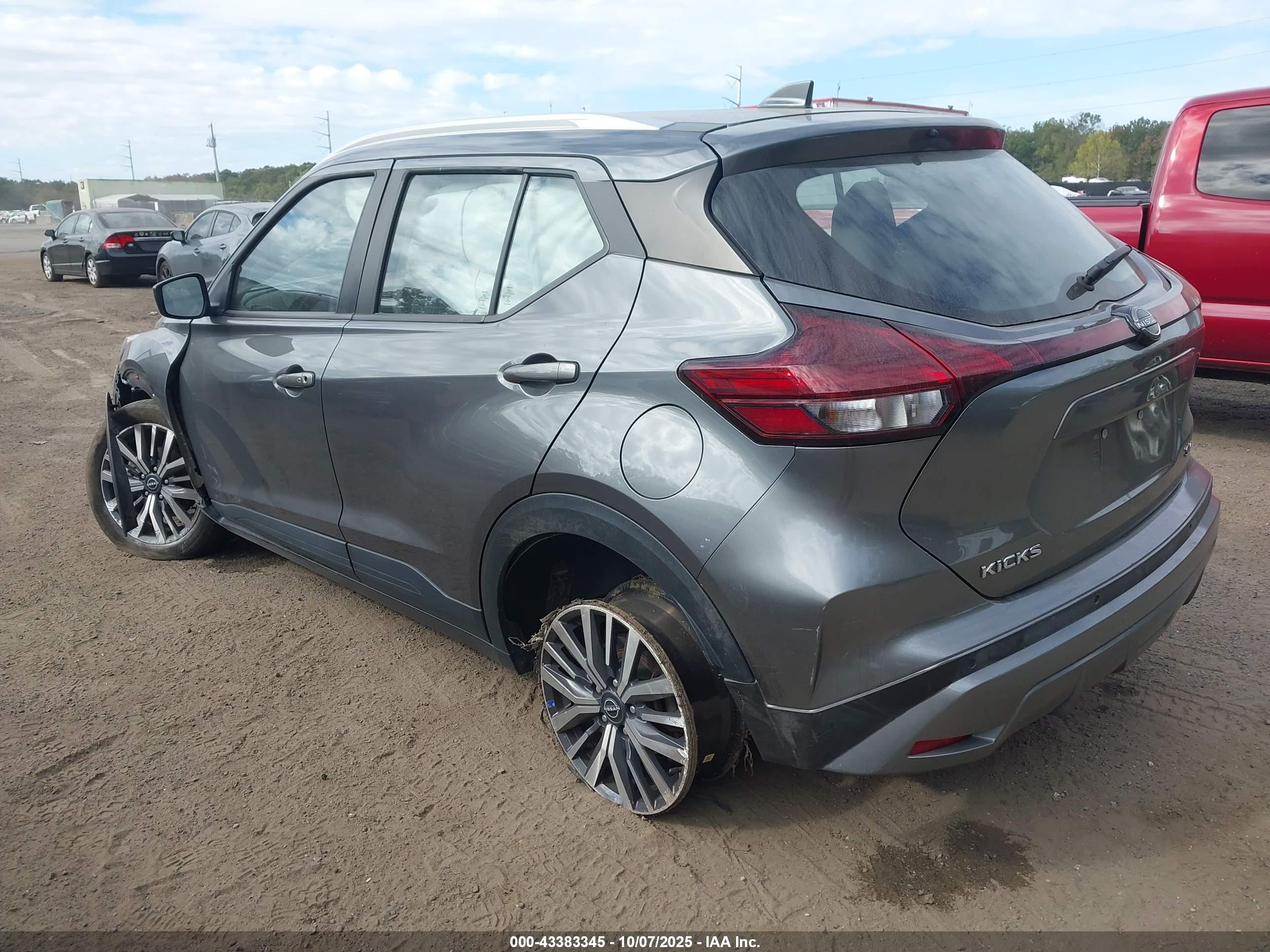 NISSAN KICKS image 3