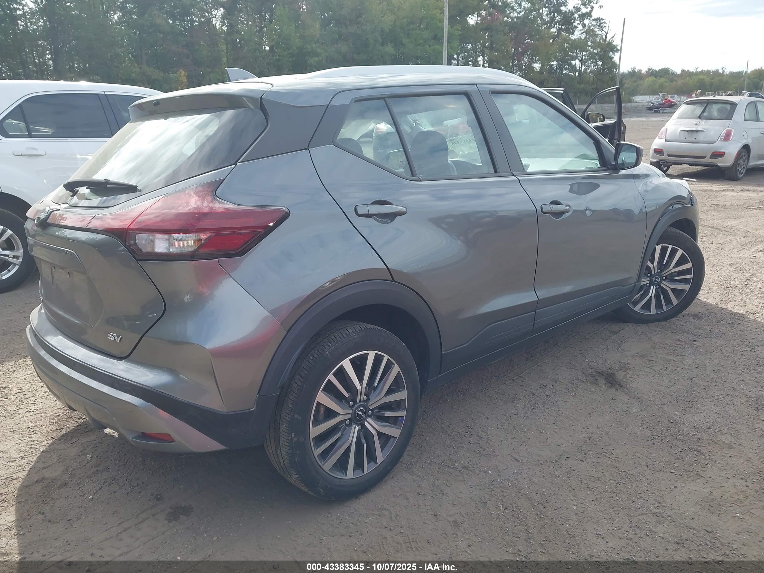 NISSAN KICKS image 4