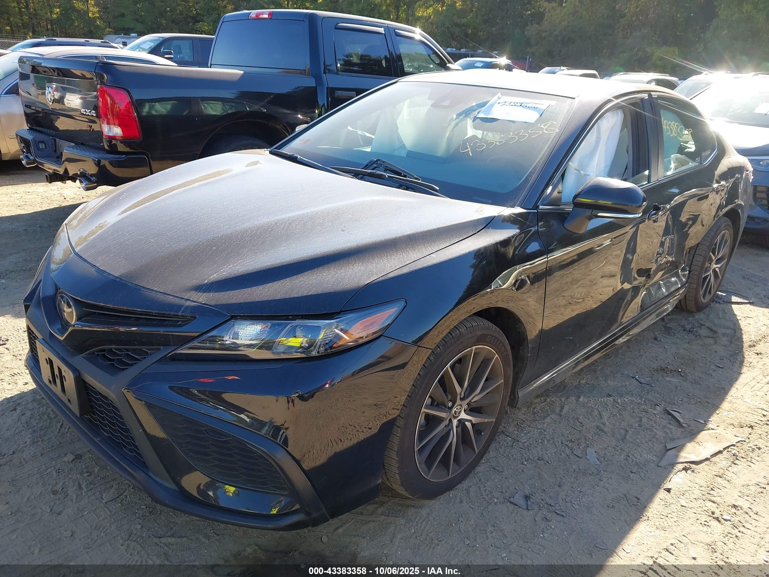 TOYOTA CAMRY image 2