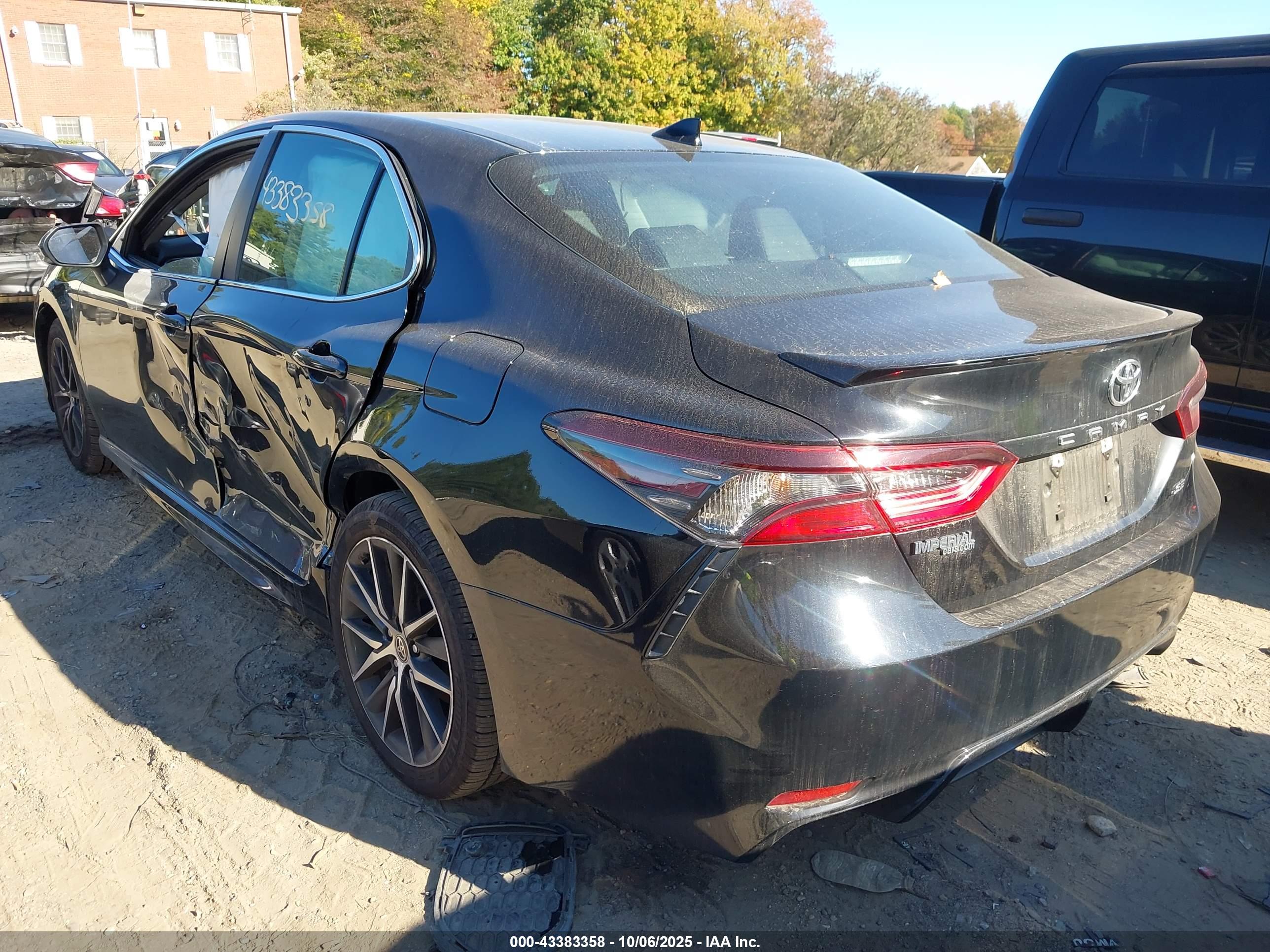 TOYOTA CAMRY image 3