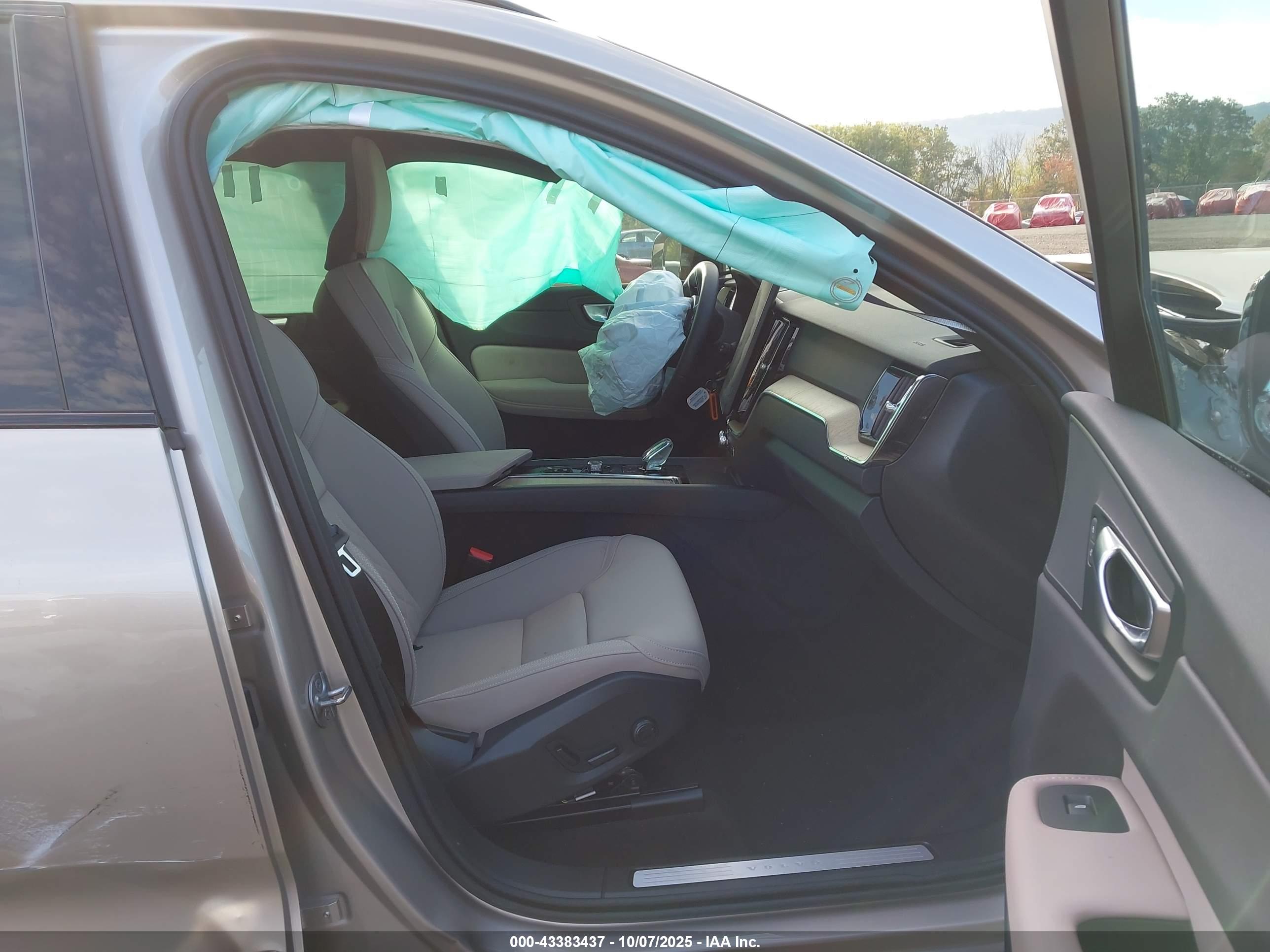 VOLVO XC60 image 5