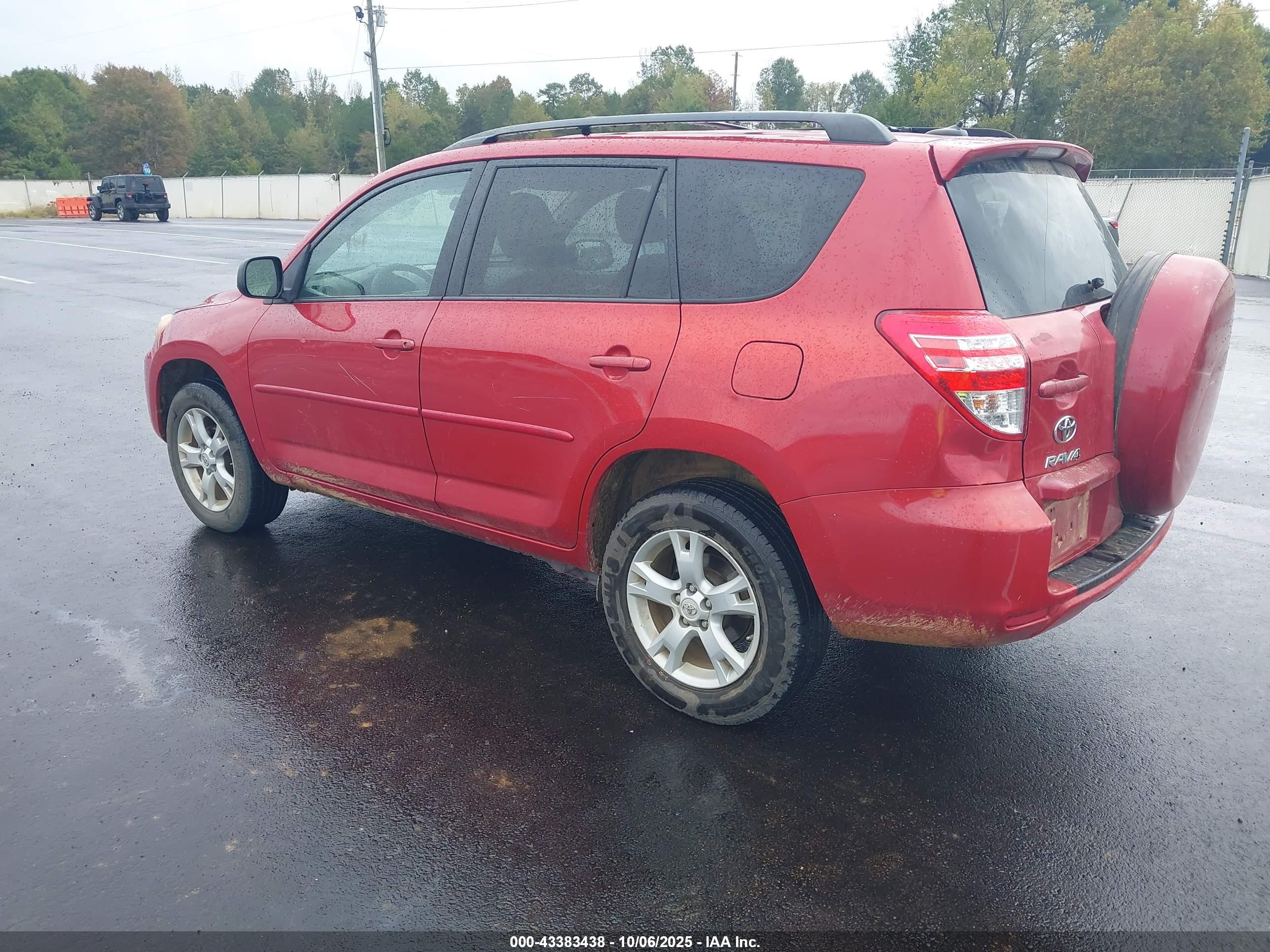 TOYOTA RAV4 image 3