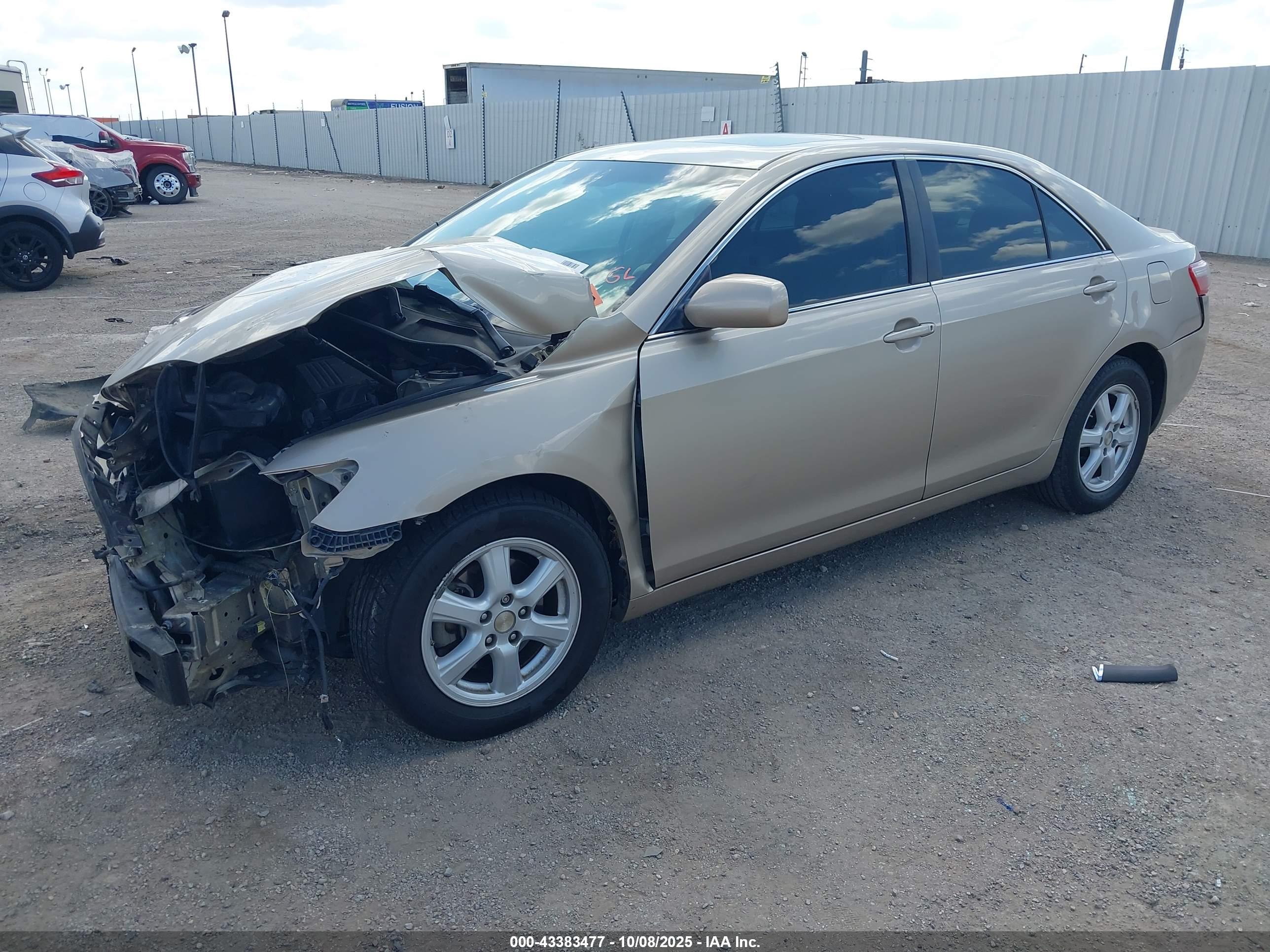 TOYOTA CAMRY image 2