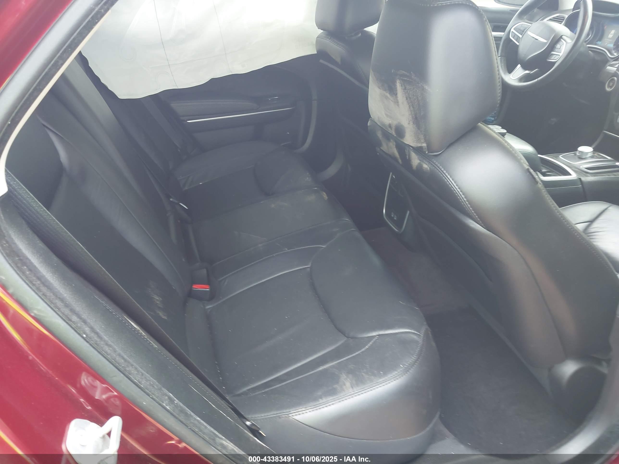 CHRYSLER 300 image 8