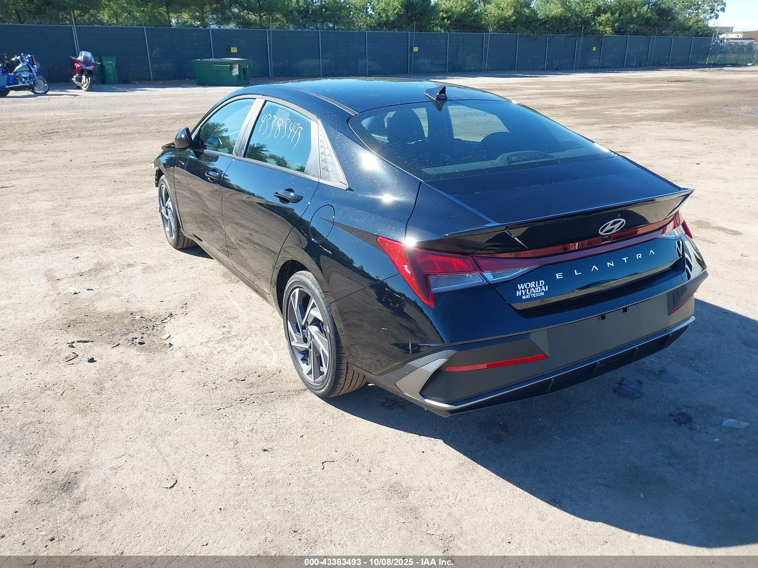 HYUNDAI ELANTRA image 3