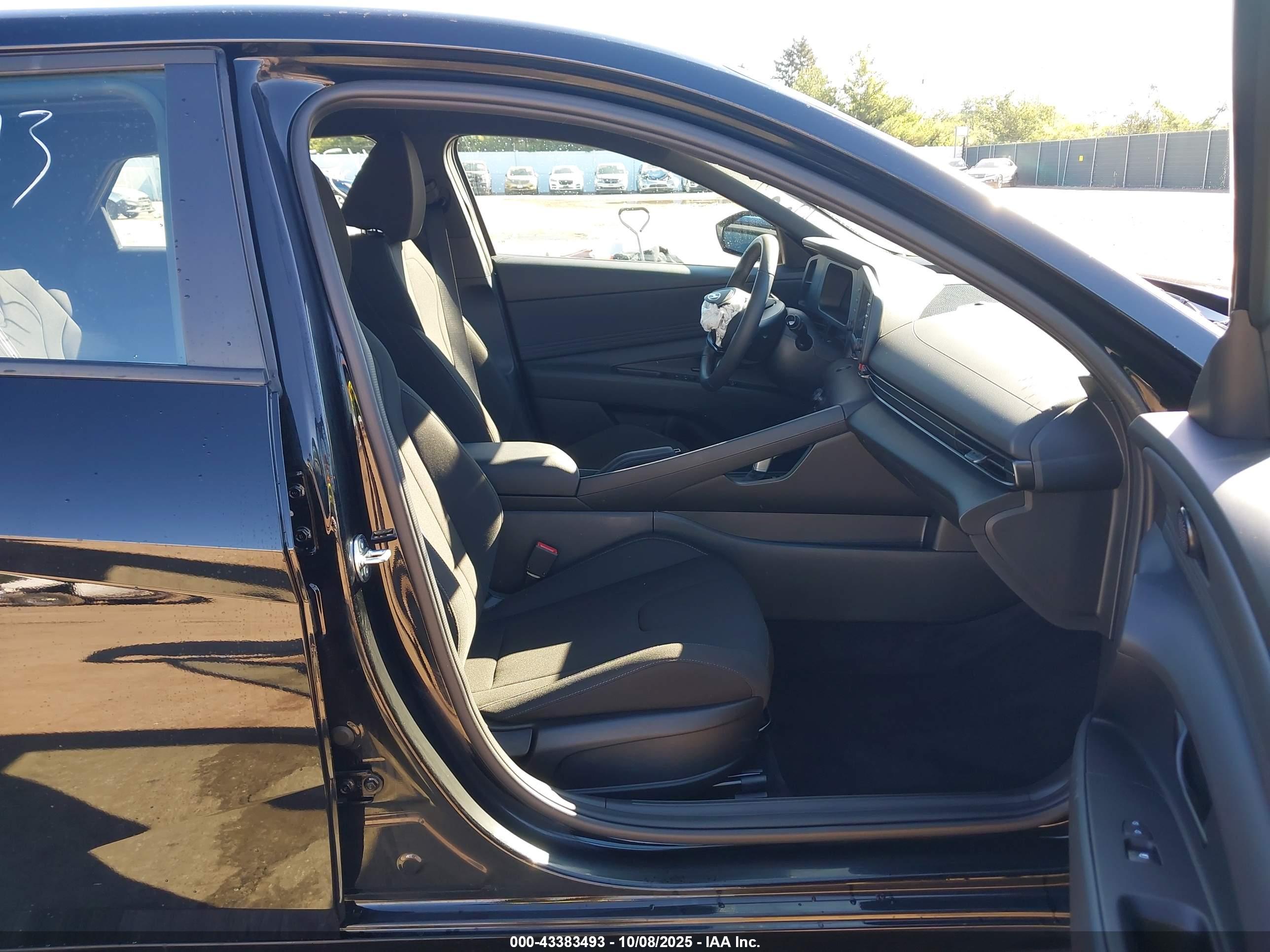 HYUNDAI ELANTRA image 5