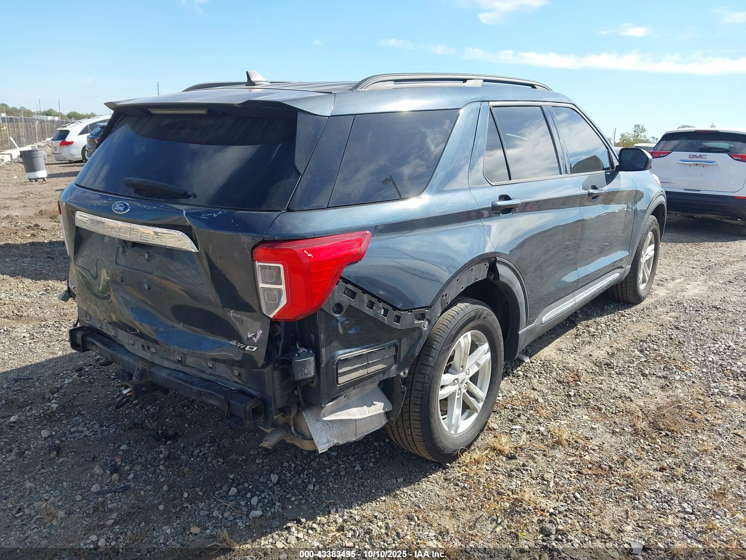 FORD EXPLORER image 4