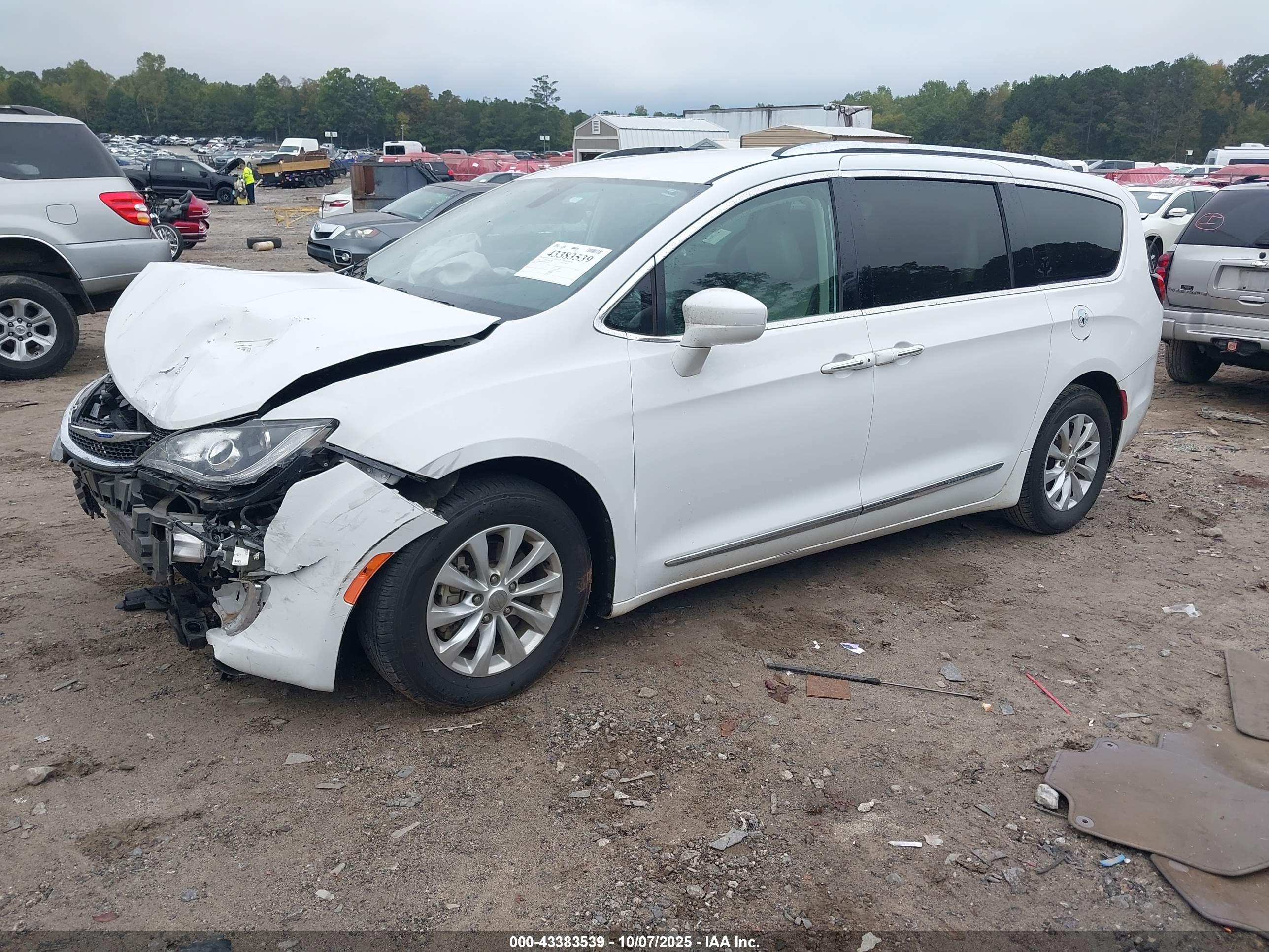 CHRYSLER PACIFICA image 2