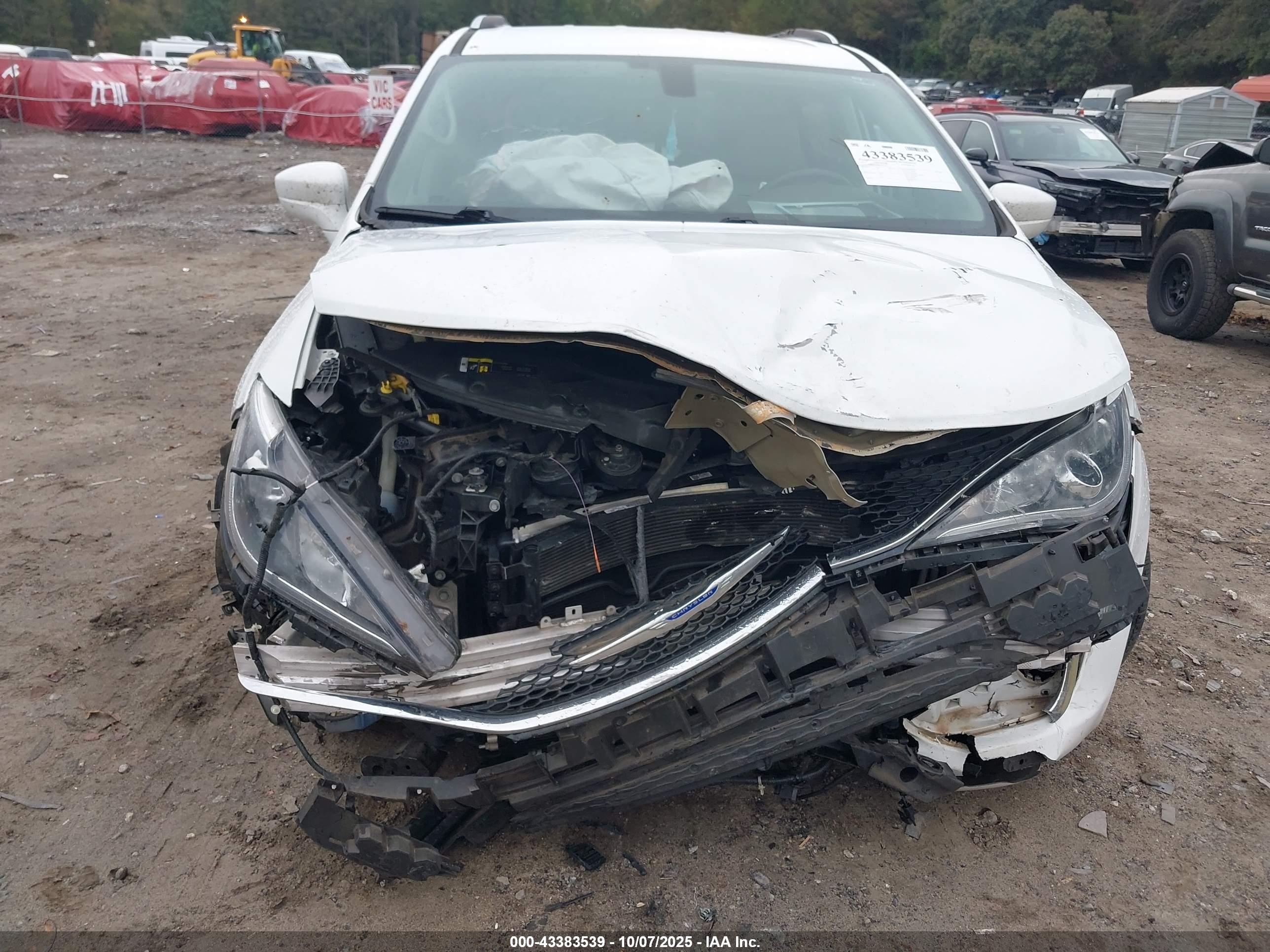 CHRYSLER PACIFICA image 6