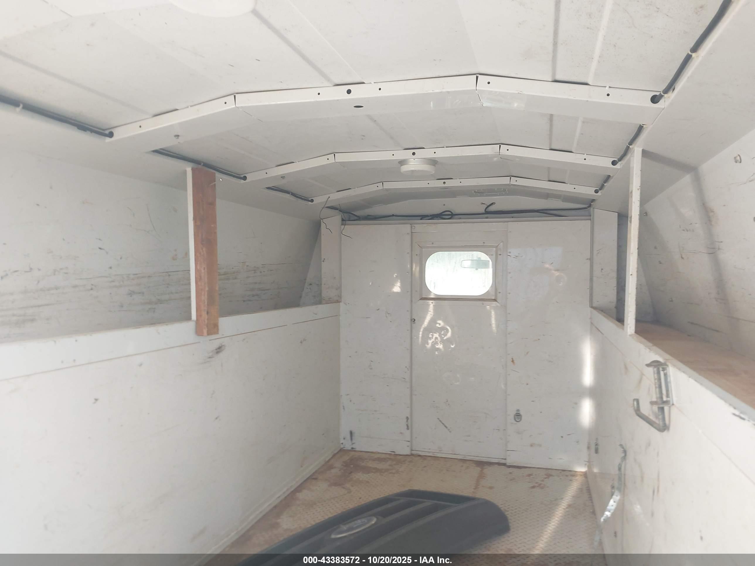 FORD E-350 image 7