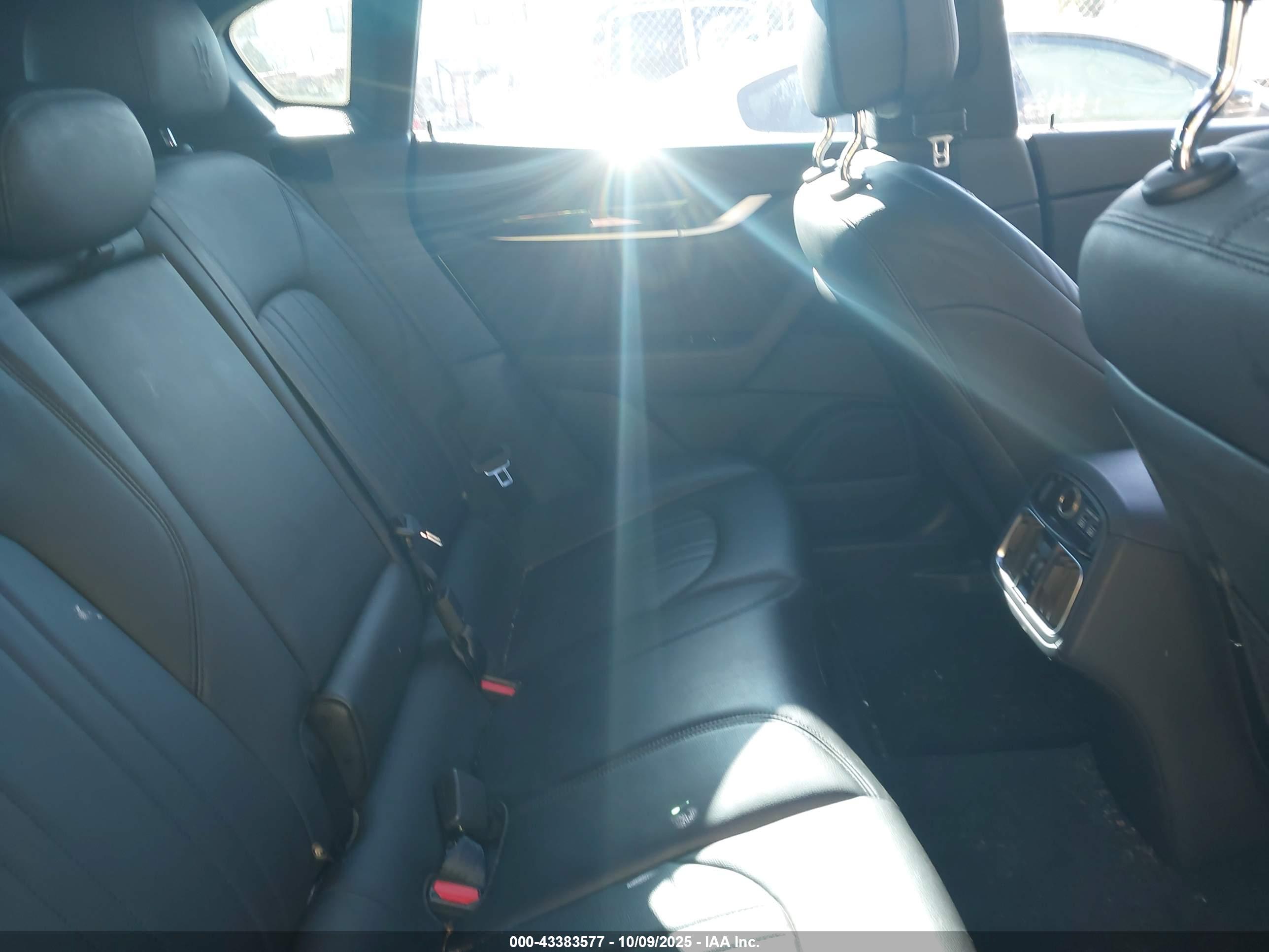 MASERATI LEVANTE image 8