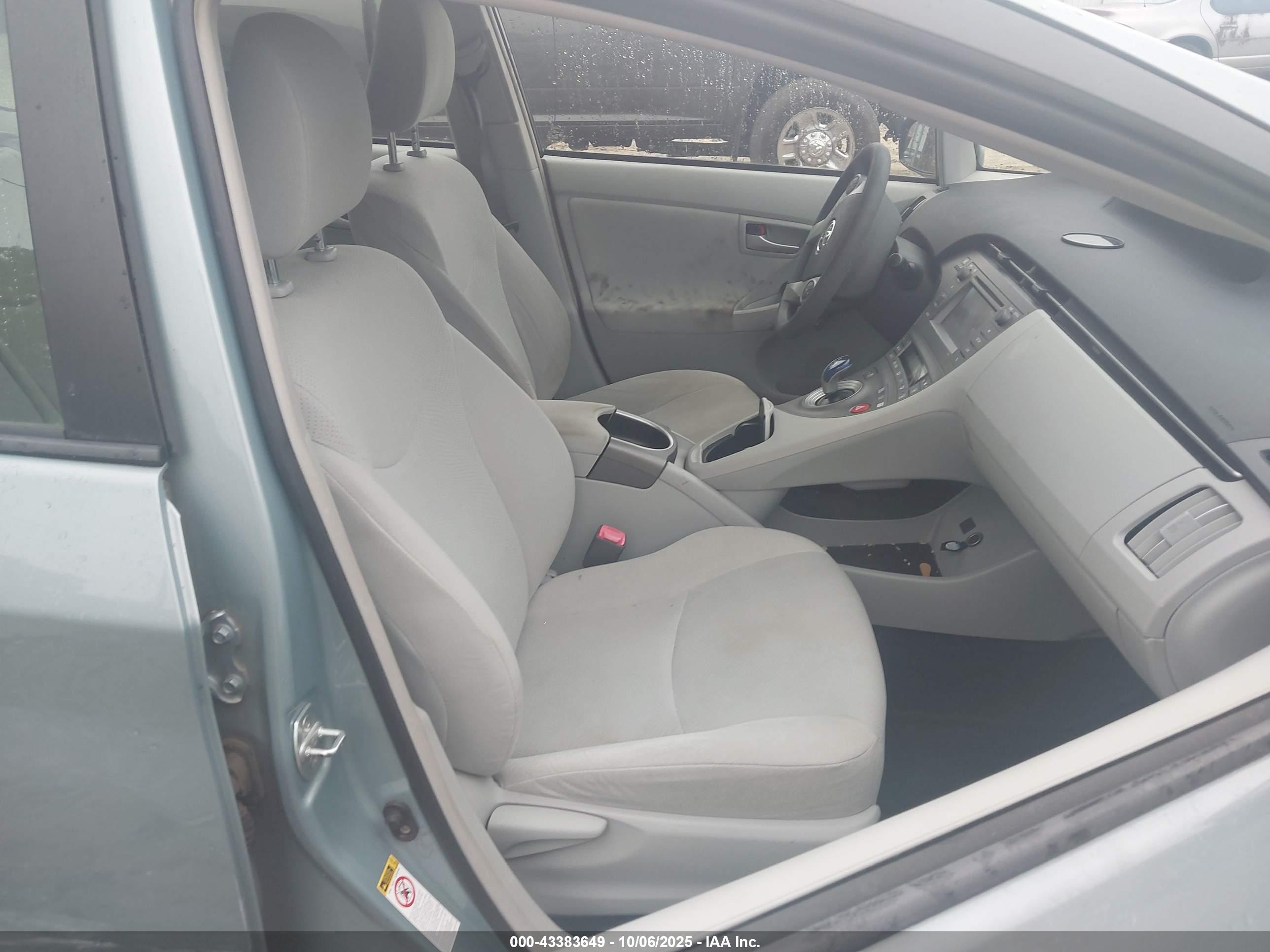 TOYOTA PRIUS image 5