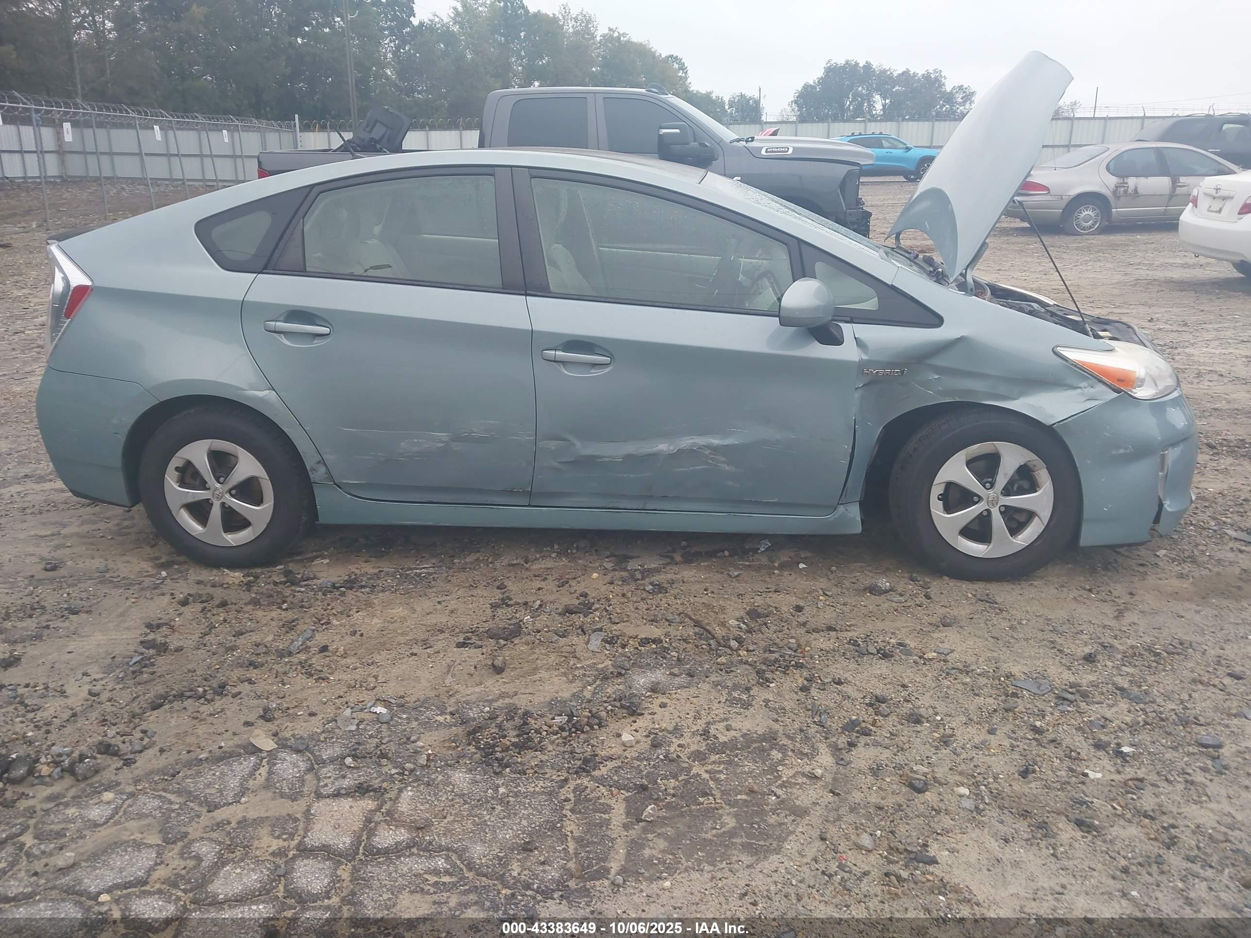 TOYOTA PRIUS image 6