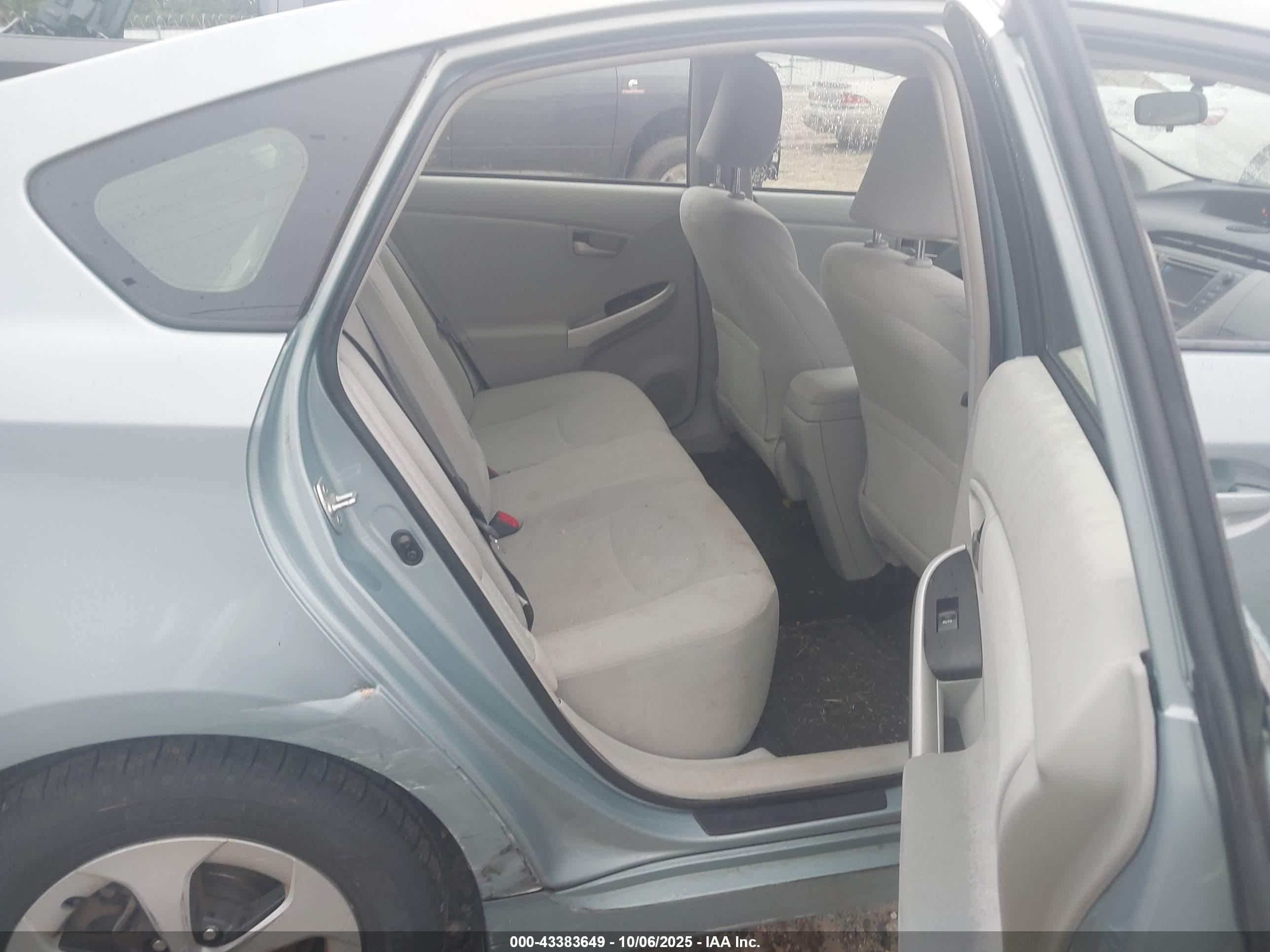 TOYOTA PRIUS image 8