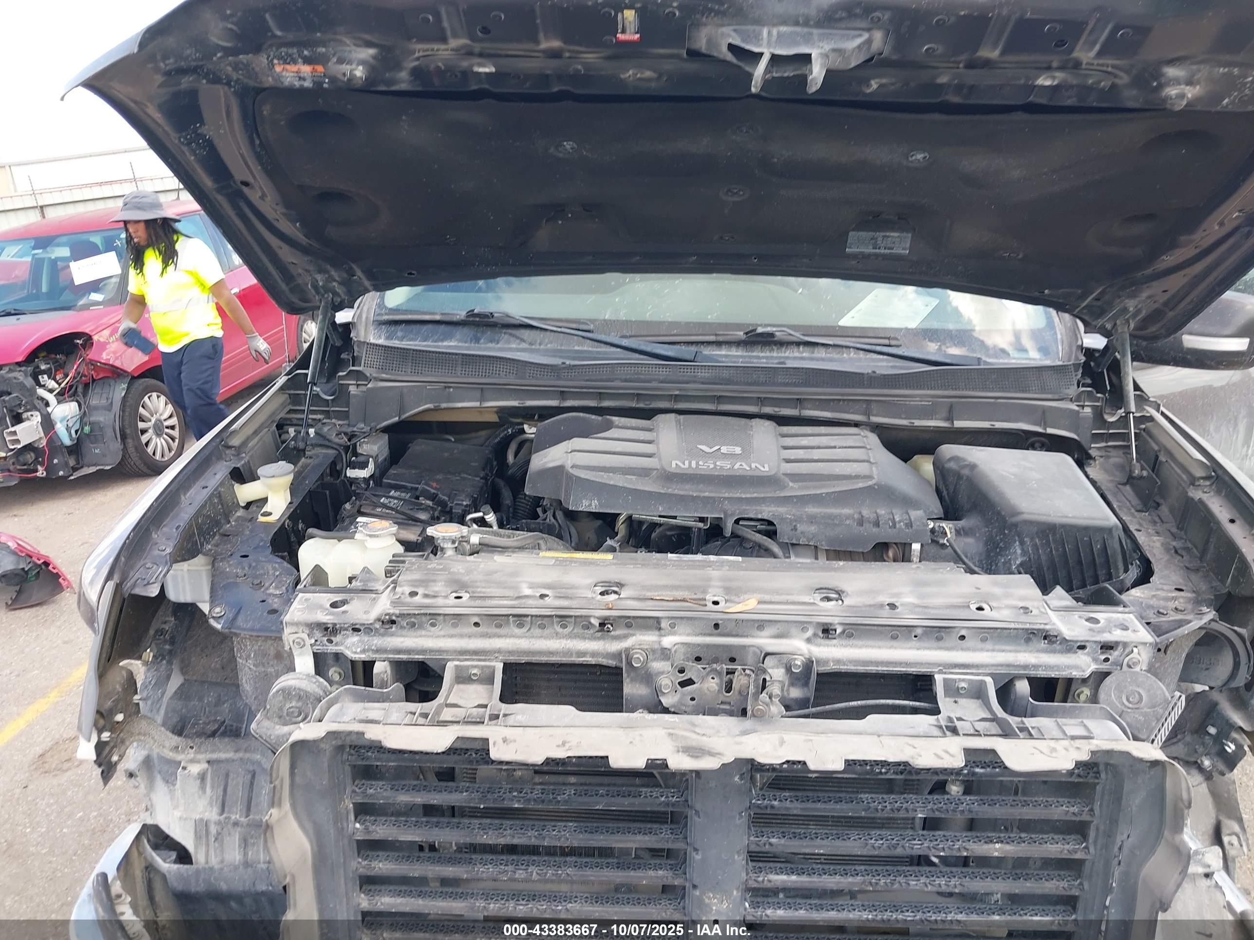 NISSAN TITAN image 10