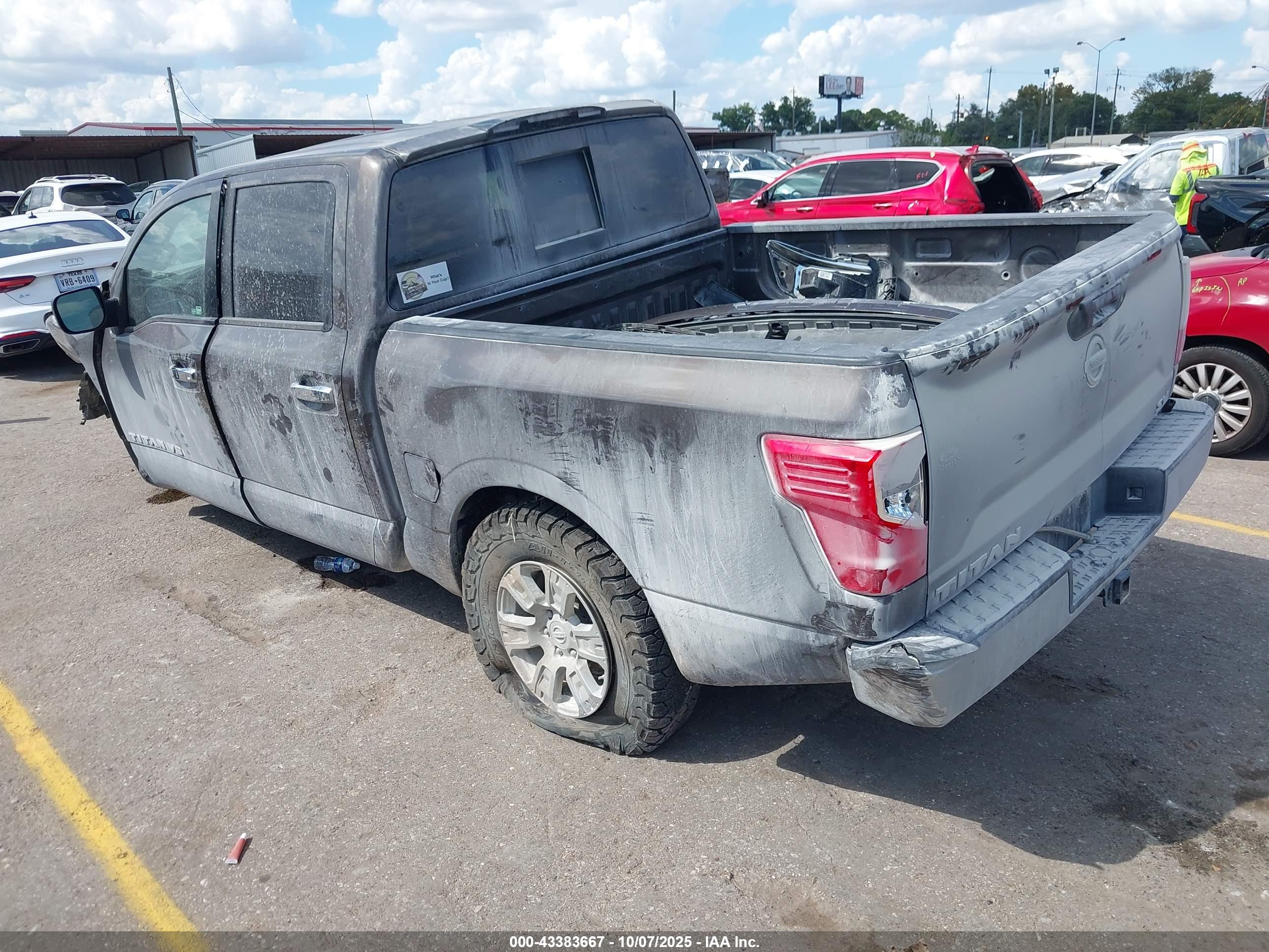 NISSAN TITAN image 3